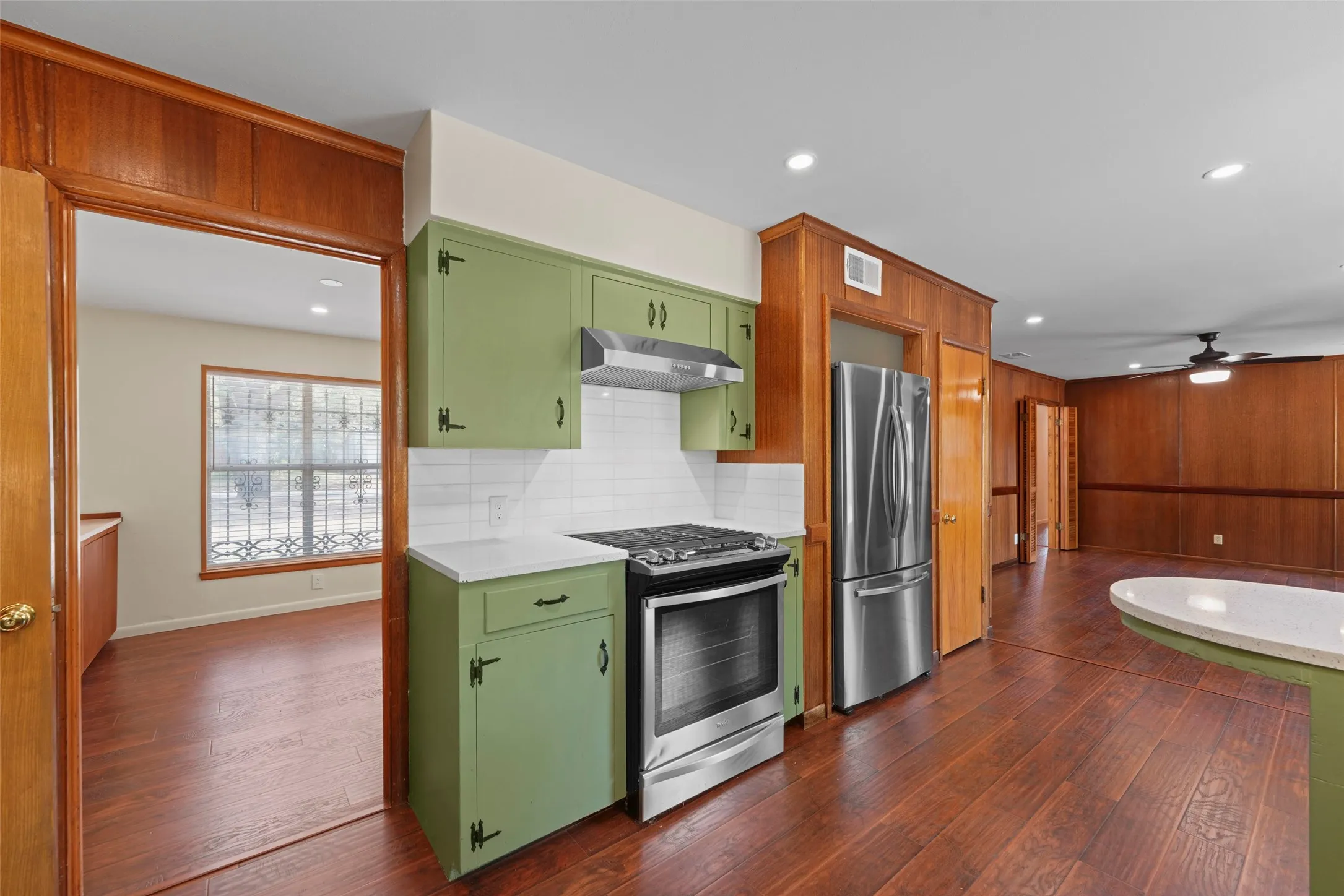 Single Family Residence For Sale in Dallas County , 223 N Crest Street, Lancaster, Texas 75146, 3 Bedroom, 2 Bathroom, 2 Garage spaces, 2,649 Sqft, built in 1954, mls#21367816, Real Estate Agent in Lancaster, Homes For Sale in Dallas county, Homes For Sale in Lancaster, Realtor in Lancaster Texas, Real Estate Brokerage Independent Realty Texas, Luminita Cordes Realtor