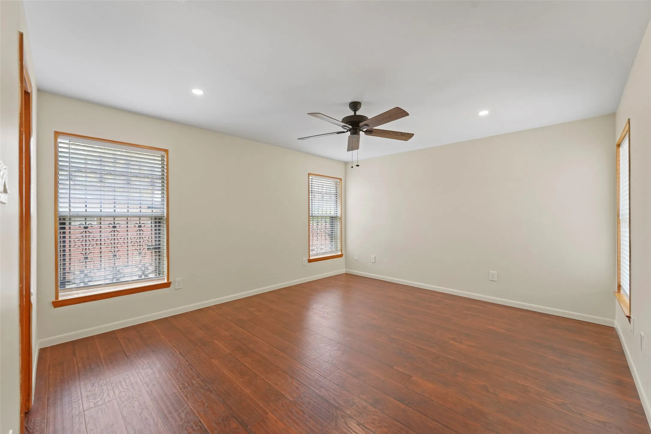 Single Family Residence For Sale in Dallas County , 223 N Crest Street, Lancaster, Texas 75146, 3 Bedroom, 2 Bathroom, 2 Garage spaces, 2,649 Sqft, built in 1954, mls#21367816, Real Estate Agent in Lancaster, Homes For Sale in Dallas county, Homes For Sale in Lancaster, Realtor in Lancaster Texas, Real Estate Brokerage Independent Realty Texas, Luminita Cordes Realtor