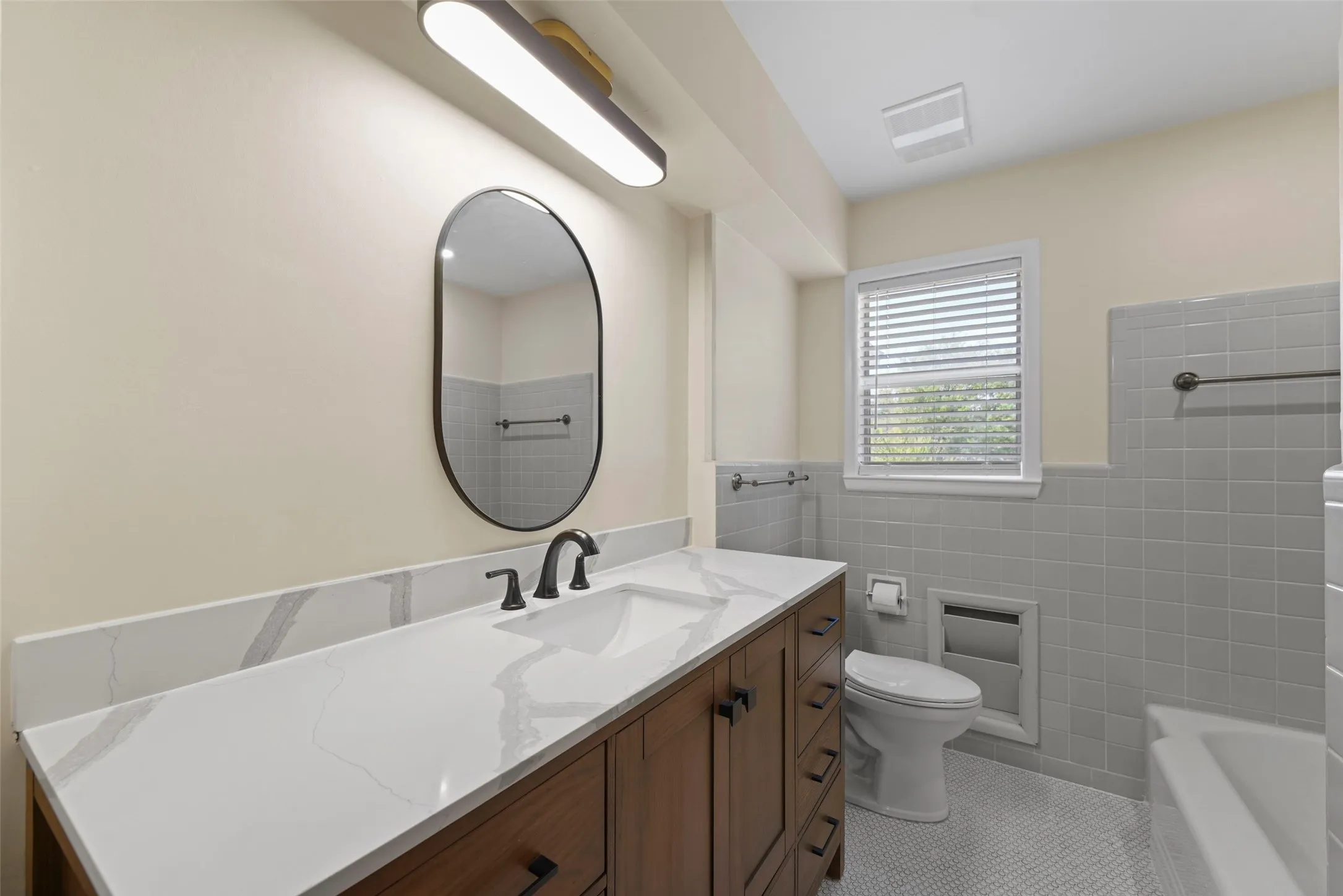Single Family Residence For Sale in Dallas County , 223 N Crest Street, Lancaster, Texas 75146, 3 Bedroom, 2 Bathroom, 2 Garage spaces, 2,649 Sqft, built in 1954, mls#21367816, Real Estate Agent in Lancaster, Homes For Sale in Dallas county, Homes For Sale in Lancaster, Realtor in Lancaster Texas, Real Estate Brokerage Independent Realty Texas, Luminita Cordes Realtor