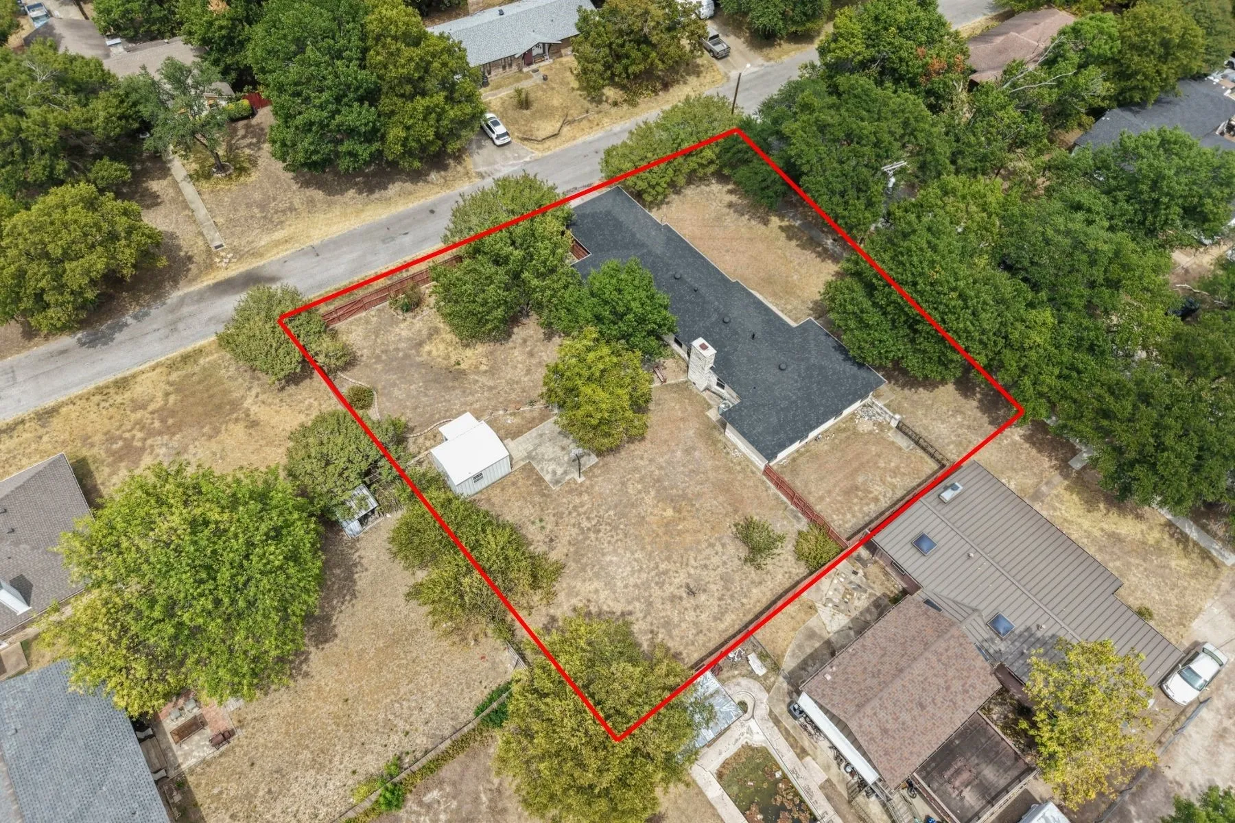 Single Family Residence For Sale in Dallas County , 223 N Crest Street, Lancaster, Texas 75146, 3 Bedroom, 2 Bathroom, 2 Garage spaces, 2,649 Sqft, built in 1954, mls#21367816, Real Estate Agent in Lancaster, Homes For Sale in Dallas county, Homes For Sale in Lancaster, Realtor in Lancaster Texas, Real Estate Brokerage Independent Realty Texas, Luminita Cordes Realtor