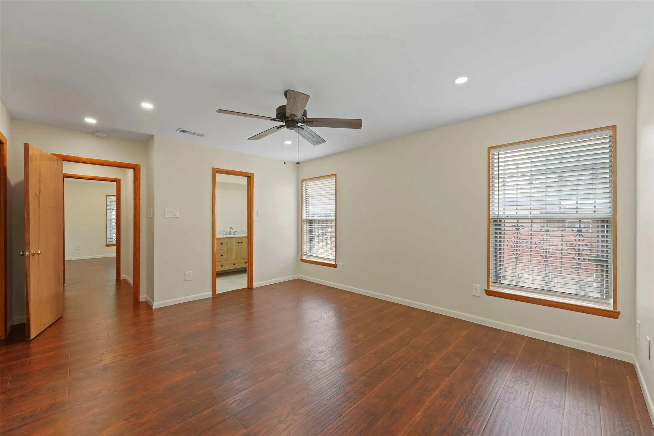 Single Family Residence For Sale in Dallas County , 223 N Crest Street, Lancaster, Texas 75146, 3 Bedroom, 2 Bathroom, 2 Garage spaces, 2,649 Sqft, built in 1954, mls#21367816, Real Estate Agent in Lancaster, Homes For Sale in Dallas county, Homes For Sale in Lancaster, Realtor in Lancaster Texas, Real Estate Brokerage Independent Realty Texas, Luminita Cordes Realtor