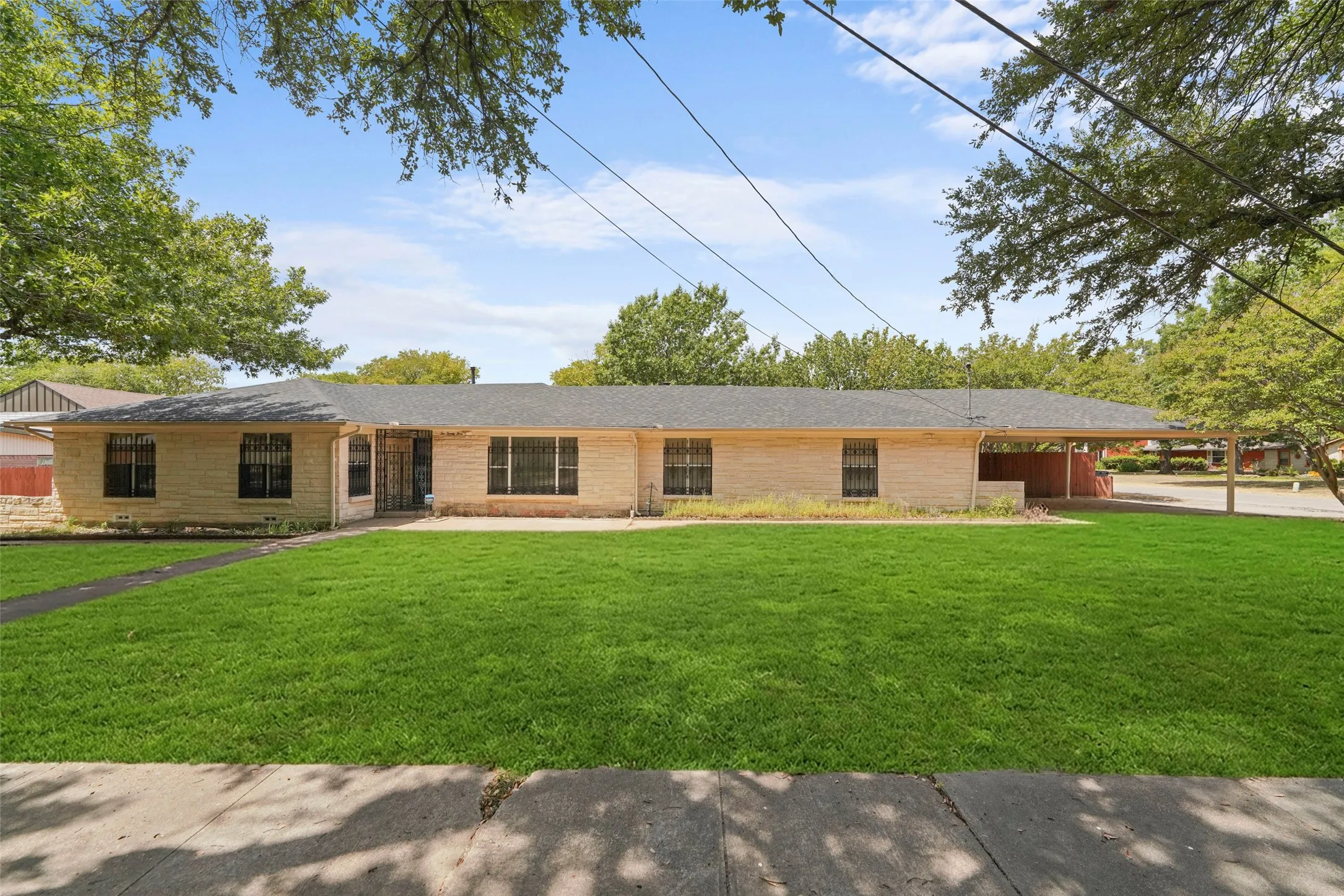 Single Family Residence For Sale in Dallas County , 223 N Crest Street, Lancaster, Texas 75146, 3 Bedroom, 2 Bathroom, 2 Garage spaces, 2,649 Sqft, built in 1954, mls#21367816, Real Estate Agent in Lancaster, Homes For Sale in Dallas county, Homes For Sale in Lancaster, Realtor in Lancaster Texas, Real Estate Brokerage Independent Realty Texas, Luminita Cordes Realtor