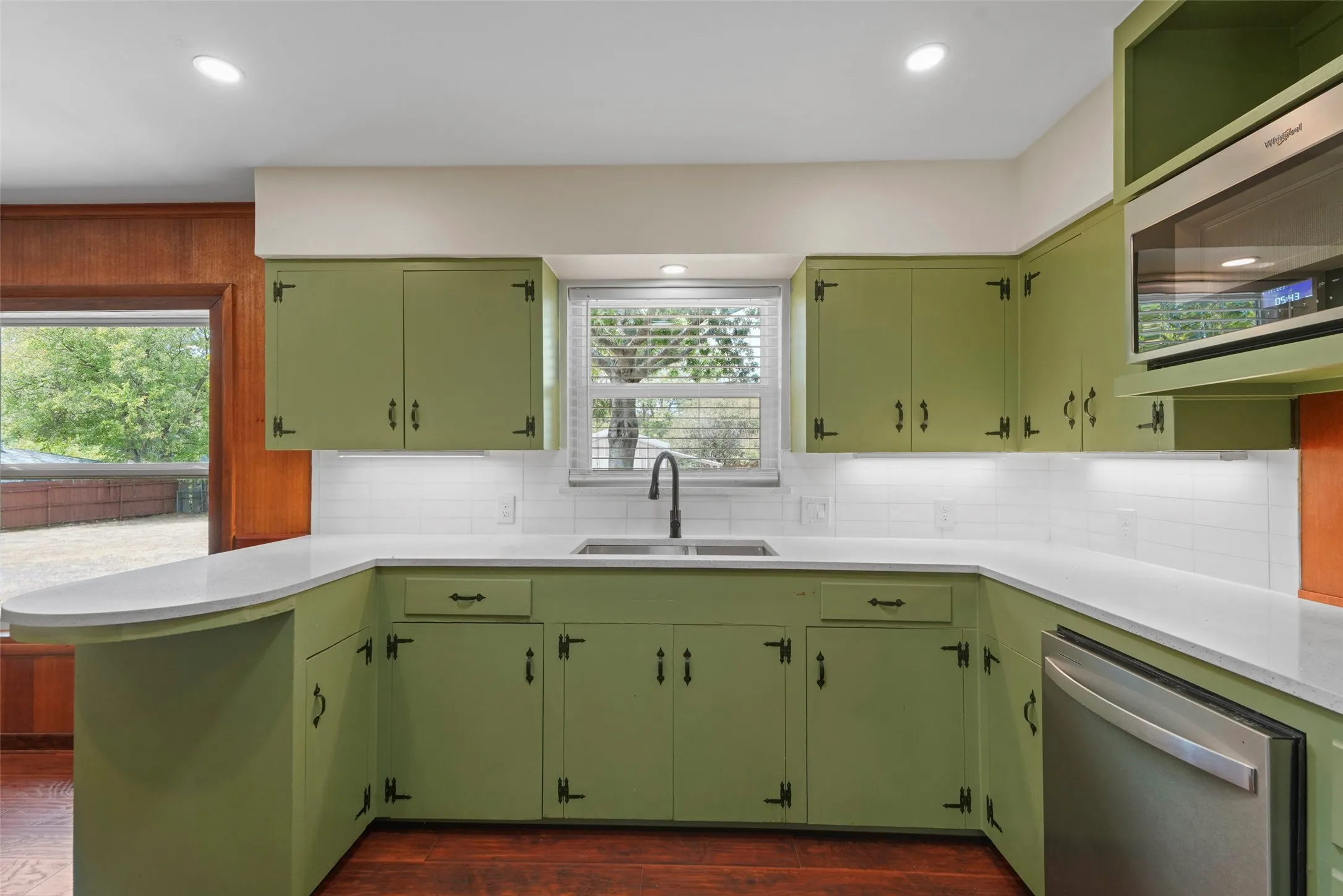 Single Family Residence For Sale in Dallas County , 223 N Crest Street, Lancaster, Texas 75146, 3 Bedroom, 2 Bathroom, 2 Garage spaces, 2,649 Sqft, built in 1954, mls#21367816, Real Estate Agent in Lancaster, Homes For Sale in Dallas county, Homes For Sale in Lancaster, Realtor in Lancaster Texas, Real Estate Brokerage Independent Realty Texas, Luminita Cordes Realtor