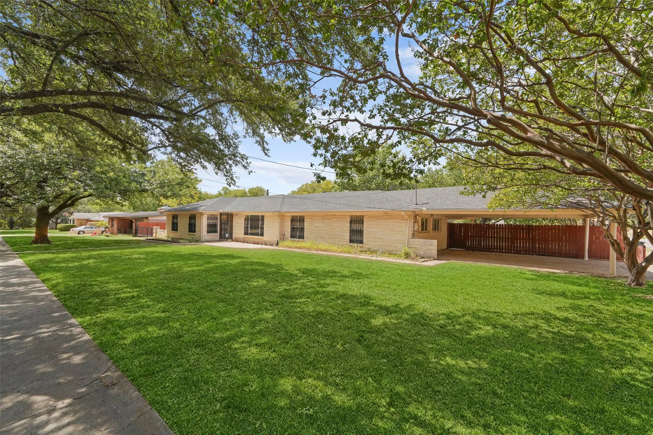 Single Family Residence For Sale in Dallas County , 223 N Crest Street, Lancaster, Texas 75146, 3 Bedroom, 2 Bathroom, 2 Garage spaces, 2,649 Sqft, built in 1954, mls#21367816, Real Estate Agent in Lancaster, Homes For Sale in Dallas county, Homes For Sale in Lancaster, Realtor in Lancaster Texas, Real Estate Brokerage Independent Realty Texas, Luminita Cordes Realtor