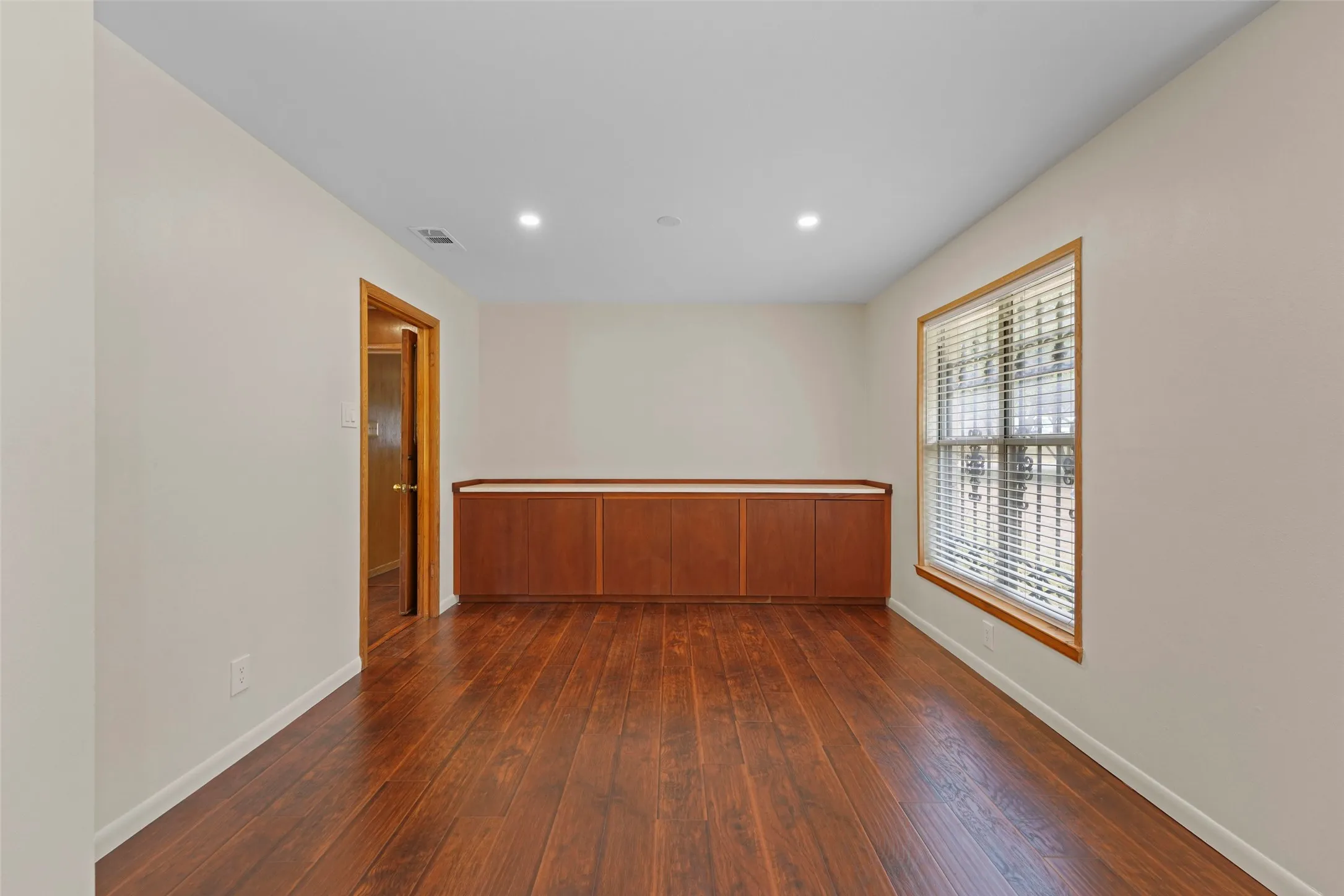 Front Living Space/Formal Dining