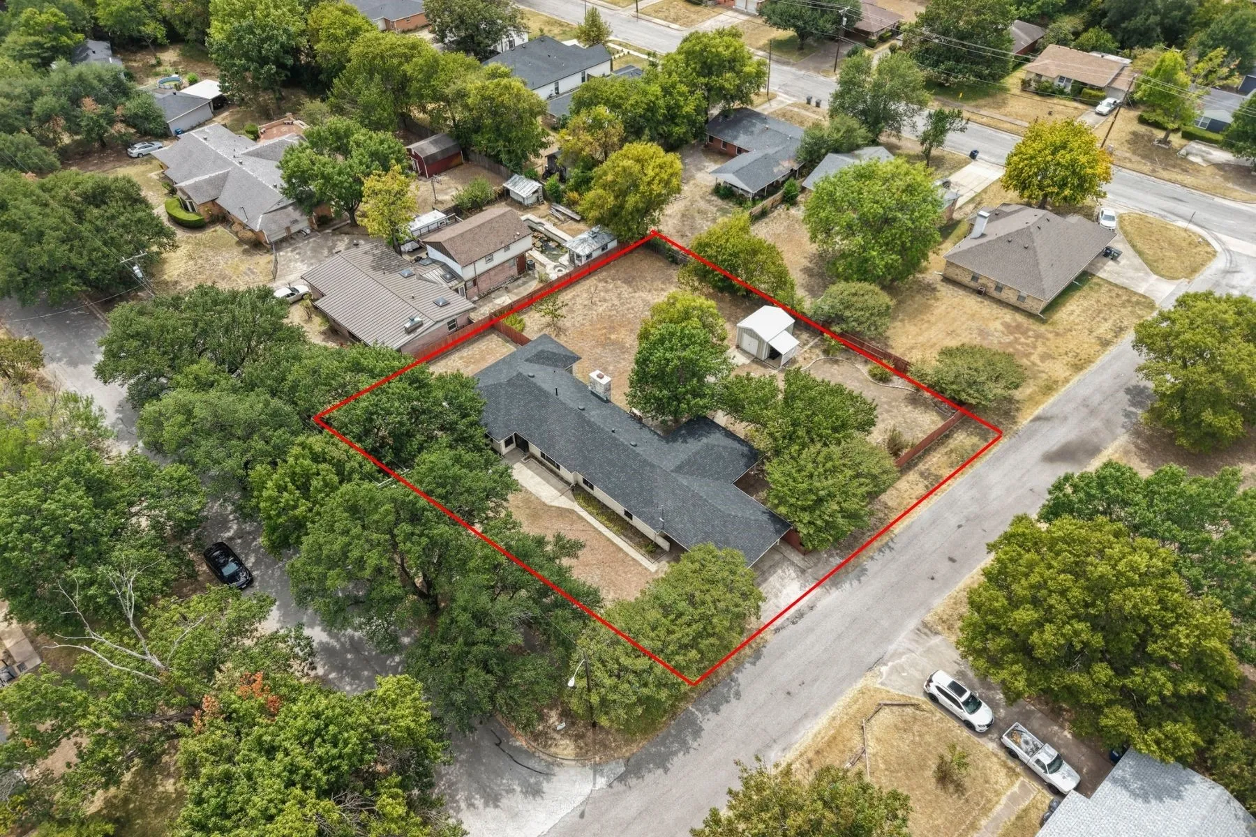 Single Family Residence For Sale in Dallas County , 223 N Crest Street, Lancaster, Texas 75146, 3 Bedroom, 2 Bathroom, 2 Garage spaces, 2,649 Sqft, built in 1954, mls#21367816, Real Estate Agent in Lancaster, Homes For Sale in Dallas county, Homes For Sale in Lancaster, Realtor in Lancaster Texas, Real Estate Brokerage Independent Realty Texas, Luminita Cordes Realtor