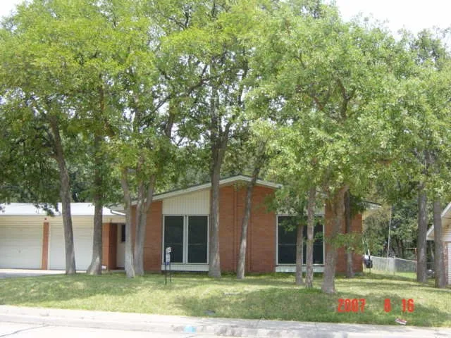 Single Family Residence For Rent in Tarrant County , 61 Somerset Terrace, Bedford, Texas 76022, 3 Bedroom, 2 Bathroom, 2 Garage spaces, 1,357 Sqft, built in 1960, mls#21332549, Real Estate Agent in Bedford, Homes For Rent in Tarrant county, Homes For Rent in Bedford, Realtor in Bedford Texas, Real Estate Brokerage Independent Realty Texas, Luminita Cordes Realtor