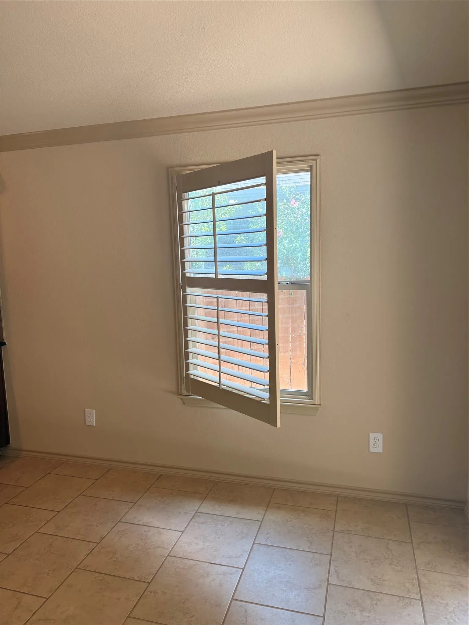 Single Family Residence For Sale in Tarrant County , 5049 Britton Ridge Lane, Fort Worth, Texas 76179, 3 Bedroom, 2 Bathroom, 2 Garage spaces, 1,399 Sqft, built in 2009, mls#21368059, Real Estate Agent in Fort Worth, Homes For Sale in Tarrant county, Homes For Sale in Fort Worth, Realtor in Fort Worth Texas, Real Estate Brokerage Independent Realty Texas, Luminita Cordes Realtor