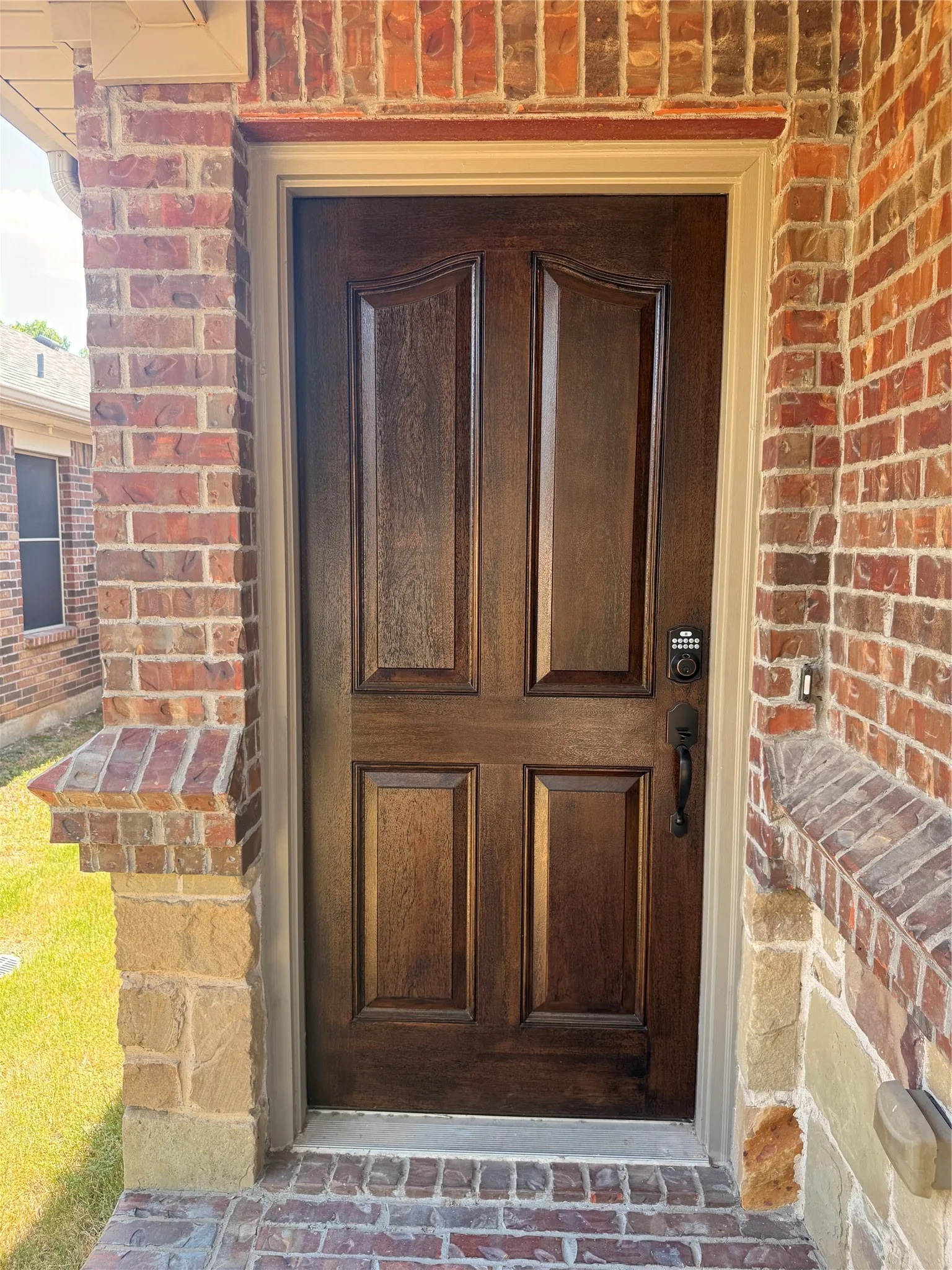 Single Family Residence For Sale in Tarrant County , 5049 Britton Ridge Lane, Fort Worth, Texas 76179, 3 Bedroom, 2 Bathroom, 2 Garage spaces, 1,399 Sqft, built in 2009, mls#21368059, Real Estate Agent in Fort Worth, Homes For Sale in Tarrant county, Homes For Sale in Fort Worth, Realtor in Fort Worth Texas, Real Estate Brokerage Independent Realty Texas, Luminita Cordes Realtor