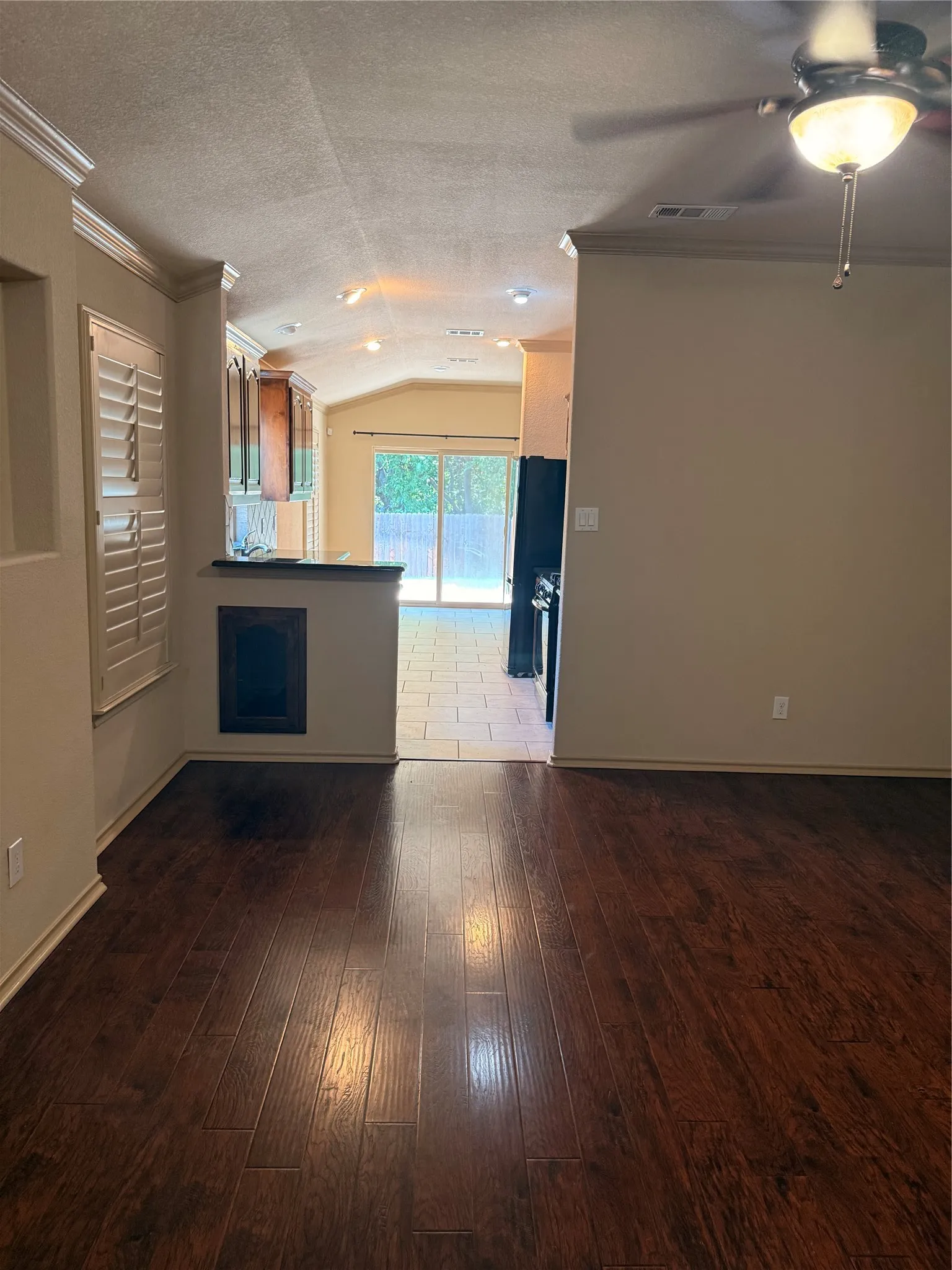 Single Family Residence For Sale in Tarrant County , 5049 Britton Ridge Lane, Fort Worth, Texas 76179, 3 Bedroom, 2 Bathroom, 2 Garage spaces, 1,399 Sqft, built in 2009, mls#21368059, Real Estate Agent in Fort Worth, Homes For Sale in Tarrant county, Homes For Sale in Fort Worth, Realtor in Fort Worth Texas, Real Estate Brokerage Independent Realty Texas, Luminita Cordes Realtor