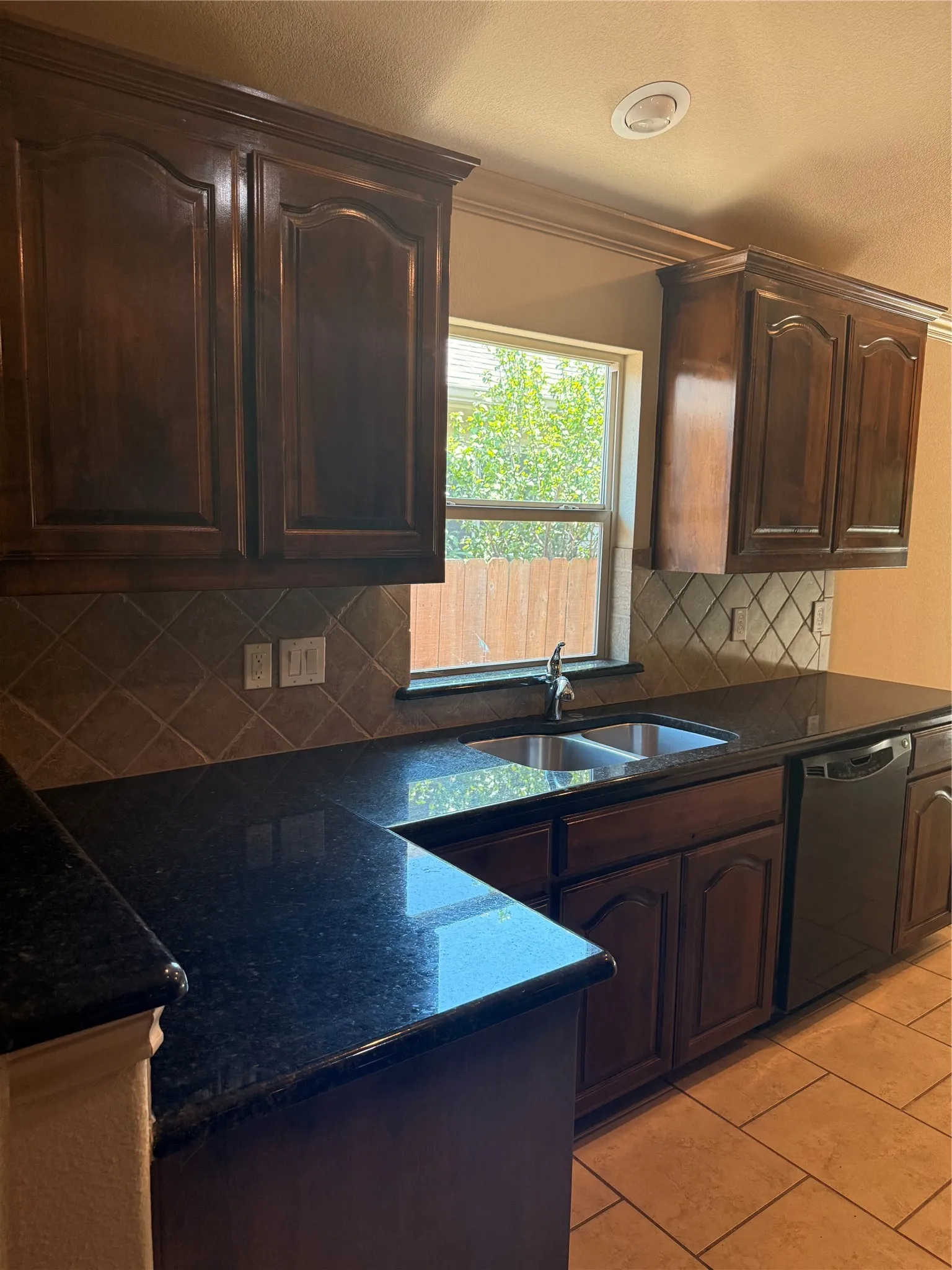 Single Family Residence For Sale in Tarrant County , 5049 Britton Ridge Lane, Fort Worth, Texas 76179, 3 Bedroom, 2 Bathroom, 2 Garage spaces, 1,399 Sqft, built in 2009, mls#21368059, Real Estate Agent in Fort Worth, Homes For Sale in Tarrant county, Homes For Sale in Fort Worth, Realtor in Fort Worth Texas, Real Estate Brokerage Independent Realty Texas, Luminita Cordes Realtor