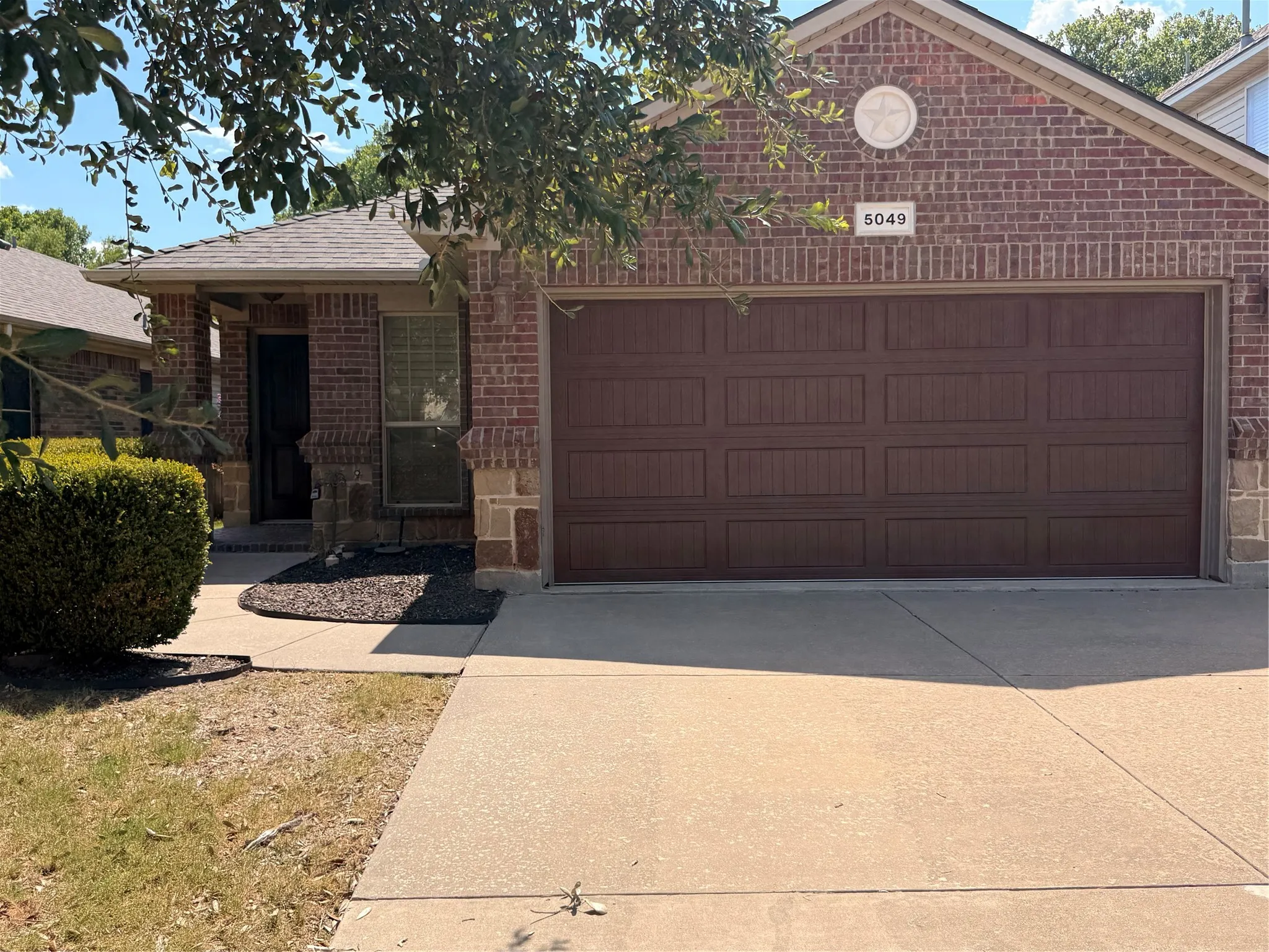 Single Family Residence For Sale in Tarrant County , 5049 Britton Ridge Lane, Fort Worth, Texas 76179, 3 Bedroom, 2 Bathroom, 2 Garage spaces, 1,399 Sqft, built in 2009, mls#21368059, Real Estate Agent in Fort Worth, Homes For Sale in Tarrant county, Homes For Sale in Fort Worth, Realtor in Fort Worth Texas, Real Estate Brokerage Independent Realty Texas, Luminita Cordes Realtor
