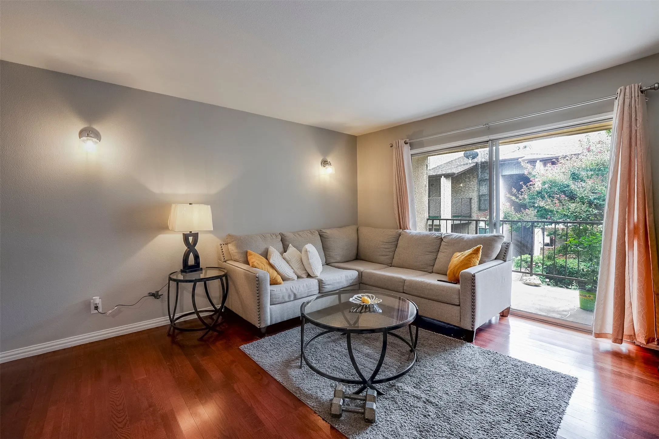 Condominium For Sale in Dallas County , 12830 Midway Road 2118, Dallas, Texas 75244, 3 Bedroom, 2 Bathroom, Garage spaces, 987 Sqft, built in 1970, mls#21367917, Real Estate Agent in Dallas, Homes For Sale in Dallas county, Homes For Sale in Dallas, Realtor in Dallas Texas, Real Estate Brokerage Independent Realty Texas, Luminita Cordes Realtor