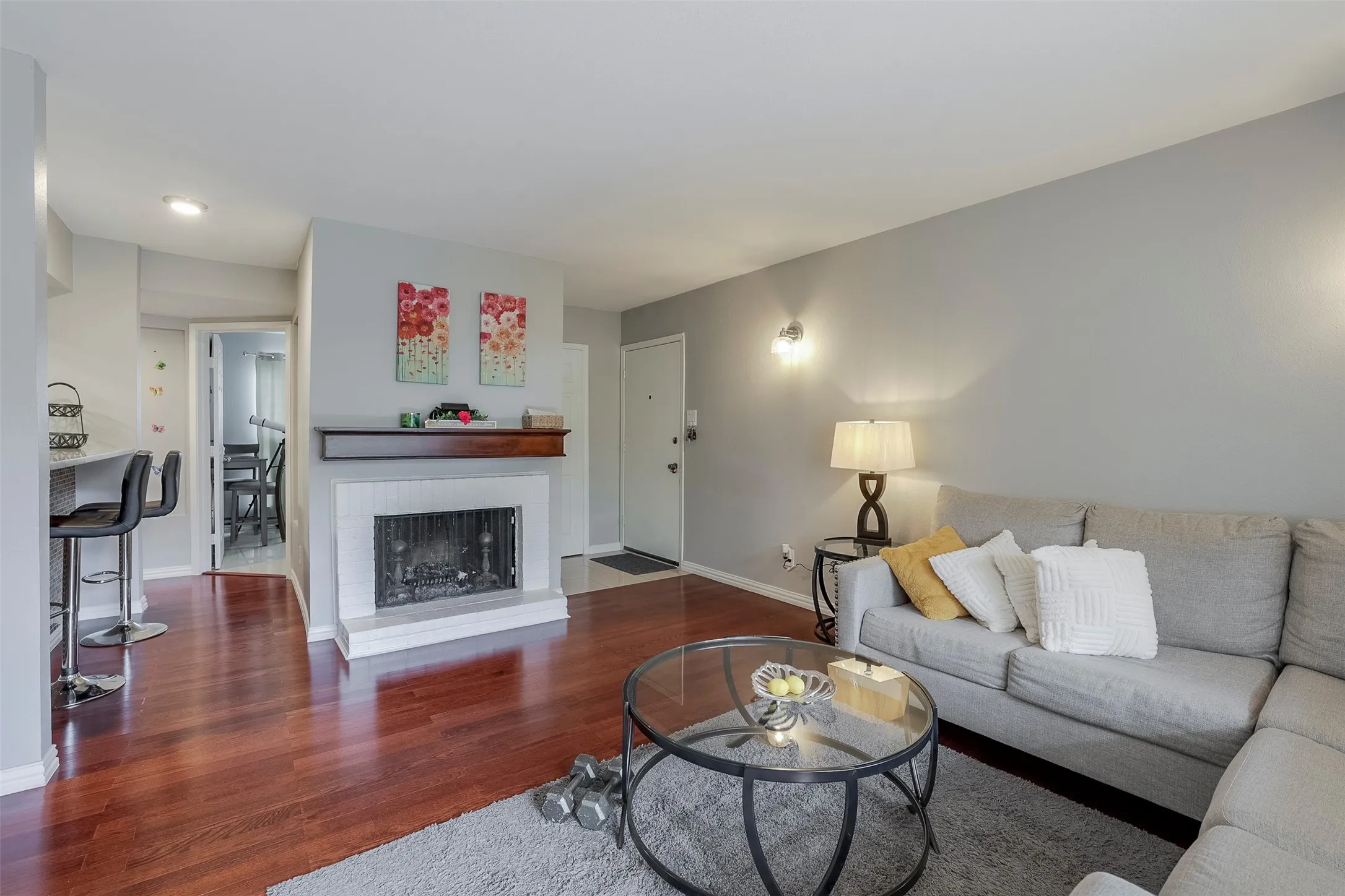 Condominium For Sale in Dallas County , 12830 Midway Road 2118, Dallas, Texas 75244, 3 Bedroom, 2 Bathroom, Garage spaces, 987 Sqft, built in 1970, mls#21367917, Real Estate Agent in Dallas, Homes For Sale in Dallas county, Homes For Sale in Dallas, Realtor in Dallas Texas, Real Estate Brokerage Independent Realty Texas, Luminita Cordes Realtor
