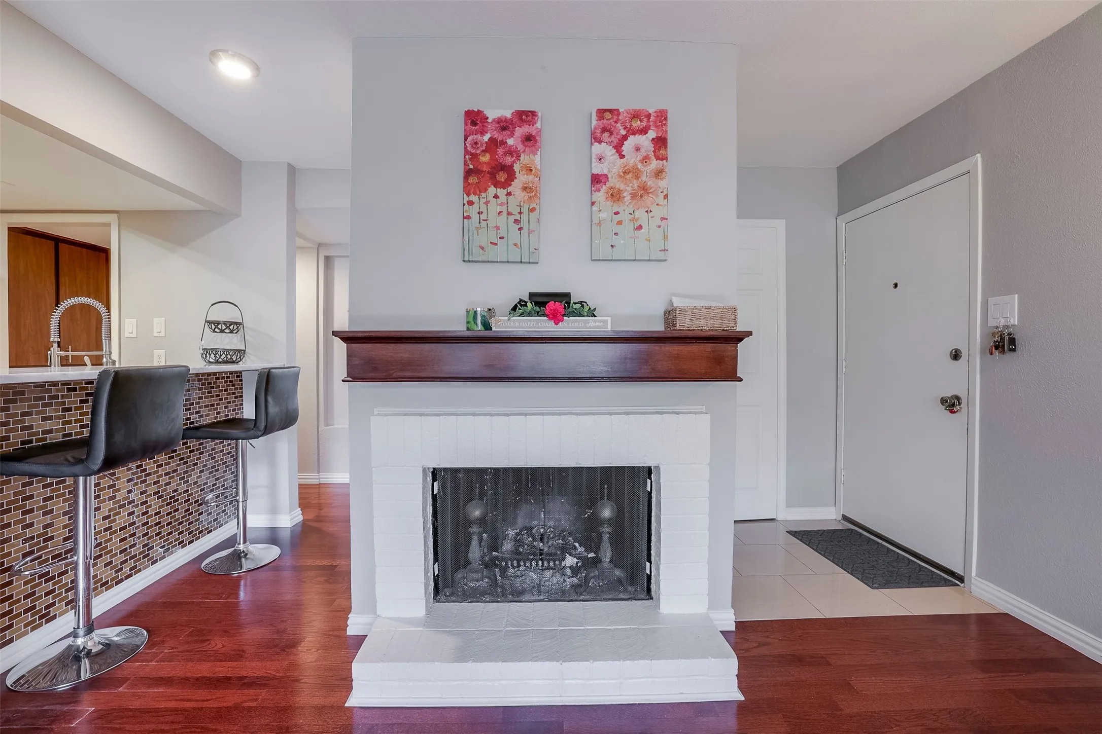 Condominium For Sale in Dallas County , 12830 Midway Road 2118, Dallas, Texas 75244, 3 Bedroom, 2 Bathroom, Garage spaces, 987 Sqft, built in 1970, mls#21367917, Real Estate Agent in Dallas, Homes For Sale in Dallas county, Homes For Sale in Dallas, Realtor in Dallas Texas, Real Estate Brokerage Independent Realty Texas, Luminita Cordes Realtor