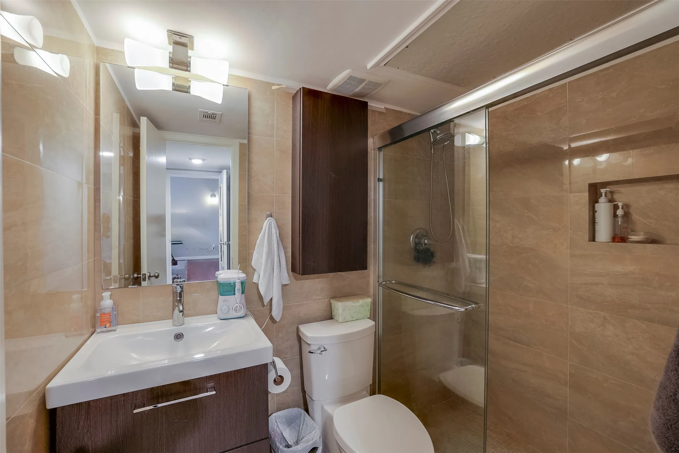 Condominium For Sale in Dallas County , 12830 Midway Road 2118, Dallas, Texas 75244, 3 Bedroom, 2 Bathroom, Garage spaces, 987 Sqft, built in 1970, mls#21367917, Real Estate Agent in Dallas, Homes For Sale in Dallas county, Homes For Sale in Dallas, Realtor in Dallas Texas, Real Estate Brokerage Independent Realty Texas, Luminita Cordes Realtor