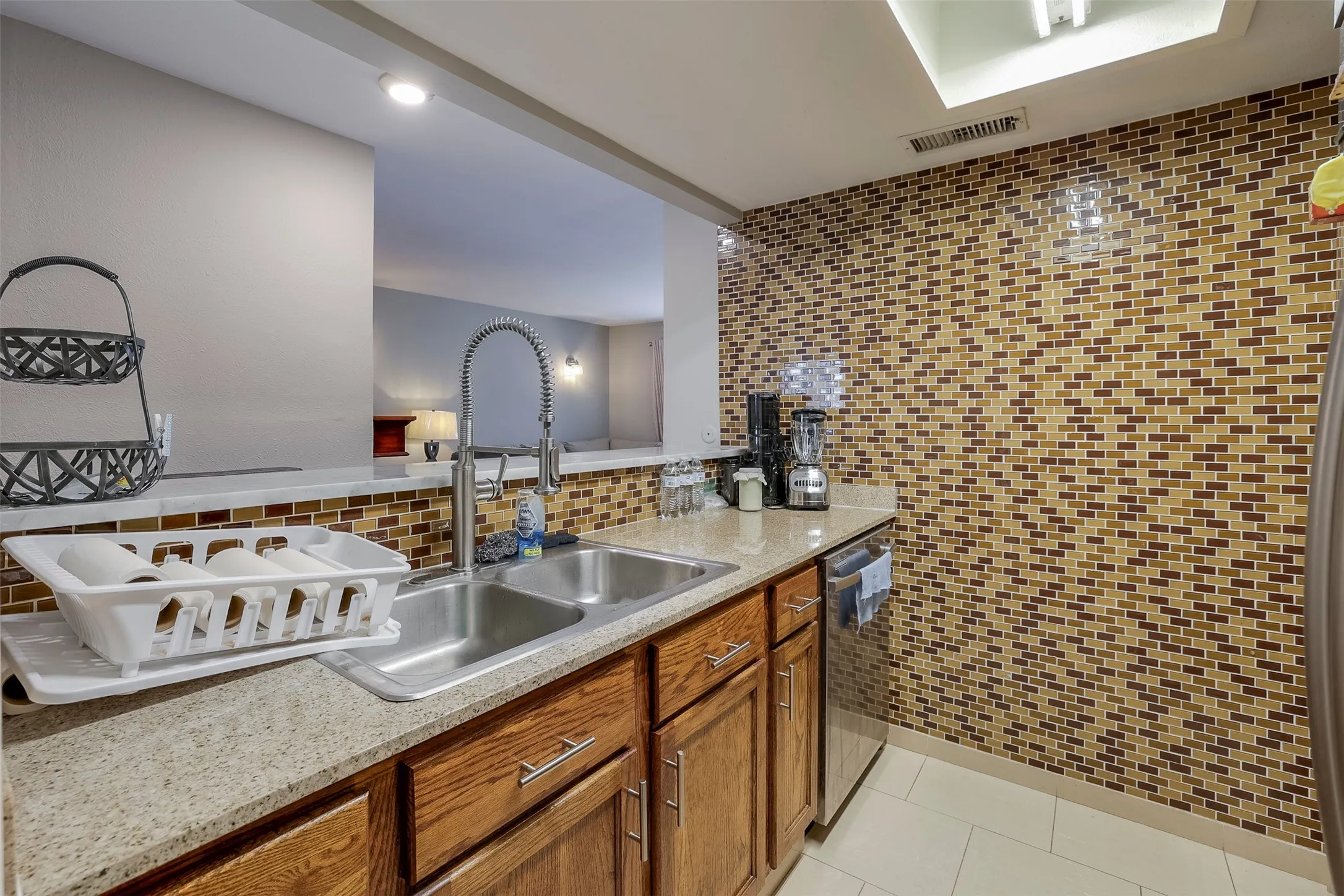 Condominium For Sale in Dallas County , 12830 Midway Road 2118, Dallas, Texas 75244, 3 Bedroom, 2 Bathroom, Garage spaces, 987 Sqft, built in 1970, mls#21367917, Real Estate Agent in Dallas, Homes For Sale in Dallas county, Homes For Sale in Dallas, Realtor in Dallas Texas, Real Estate Brokerage Independent Realty Texas, Luminita Cordes Realtor