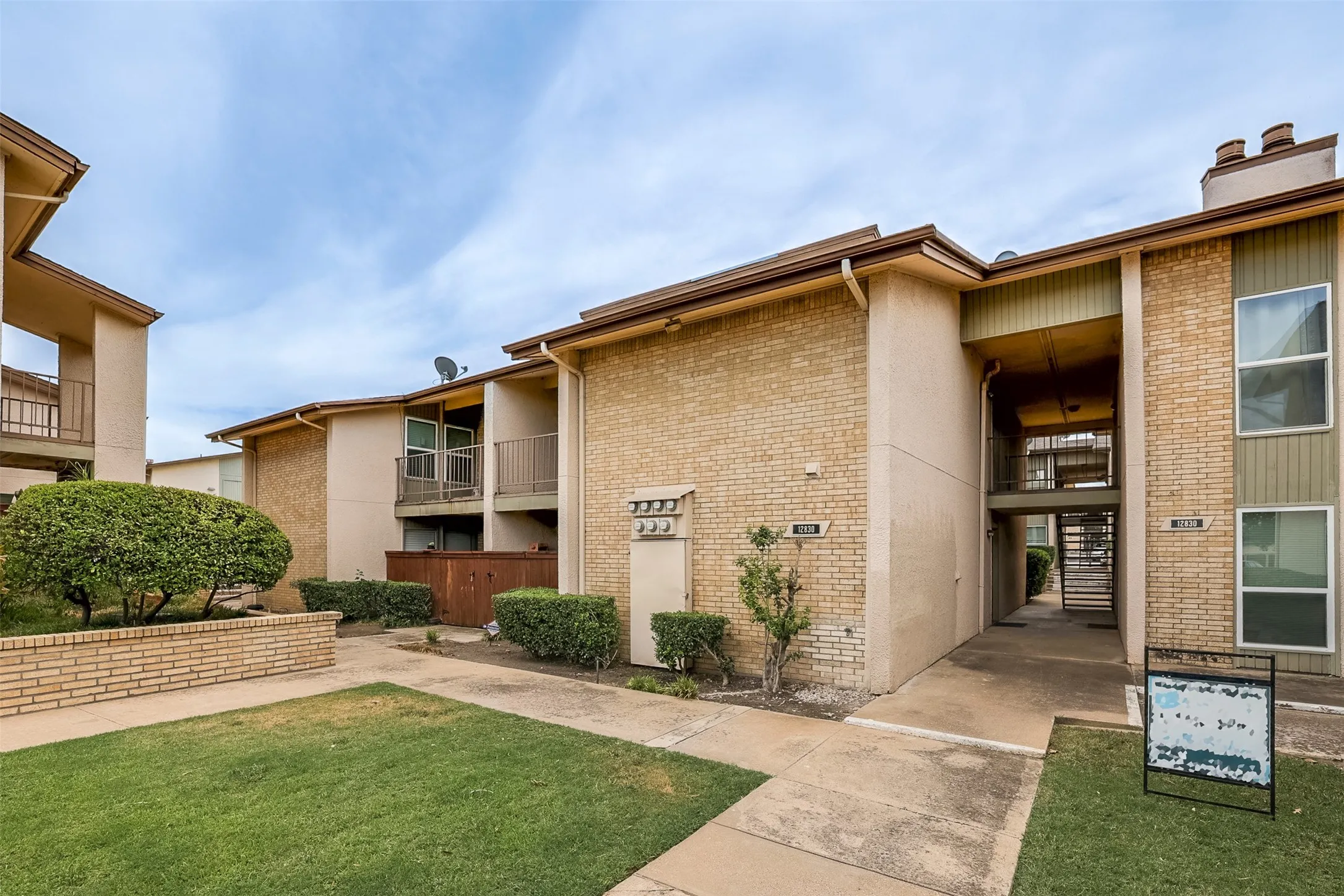 Condominium For Sale in Dallas County , 12830 Midway Road 2118, Dallas, Texas 75244, 3 Bedroom, 2 Bathroom, Garage spaces, 987 Sqft, built in 1970, mls#21367917, Real Estate Agent in Dallas, Homes For Sale in Dallas county, Homes For Sale in Dallas, Realtor in Dallas Texas, Real Estate Brokerage Independent Realty Texas, Luminita Cordes Realtor