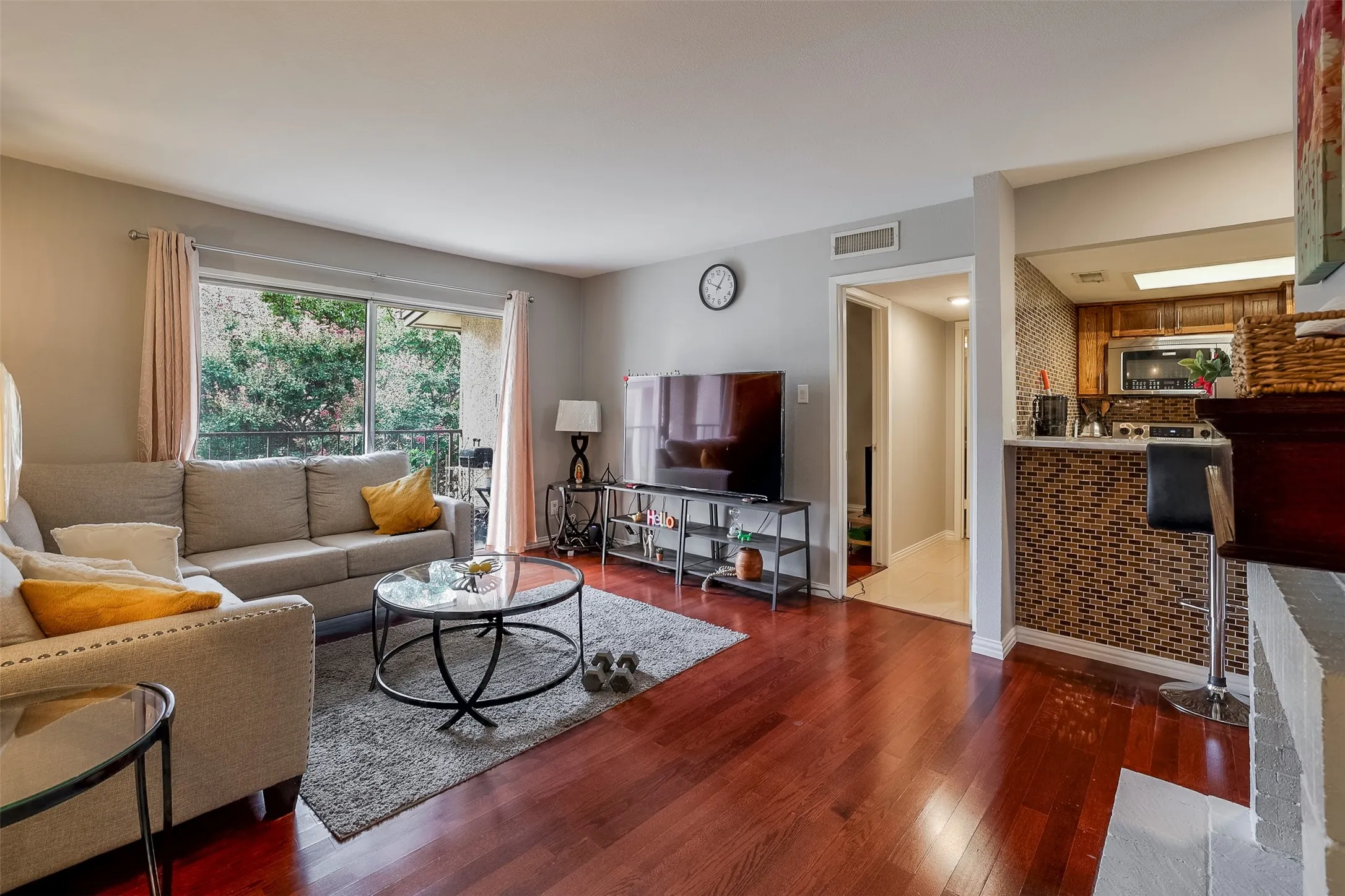 Condominium For Sale in Dallas County , 12830 Midway Road 2118, Dallas, Texas 75244, 3 Bedroom, 2 Bathroom, Garage spaces, 987 Sqft, built in 1970, mls#21367917, Real Estate Agent in Dallas, Homes For Sale in Dallas county, Homes For Sale in Dallas, Realtor in Dallas Texas, Real Estate Brokerage Independent Realty Texas, Luminita Cordes Realtor