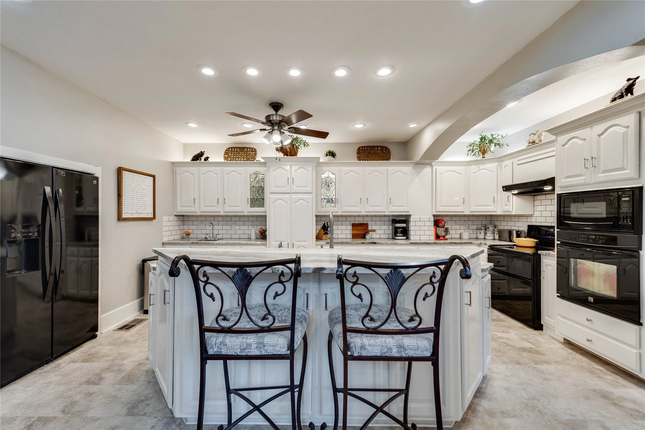 Single Family Residence For Sale in Nolan County , 1400 Sam Houston Street, Sweetwater, Texas 79556, 6 Bedroom, 8 Bathroom, 4 Garage spaces, 7,798 Sqft, built in 1912, mls#21368282, Real Estate Agent in Sweetwater, Homes For Sale in Nolan county, Homes For Sale in Sweetwater, Realtor in Sweetwater Texas, Real Estate Brokerage Independent Realty Texas, Luminita Cordes Realtor