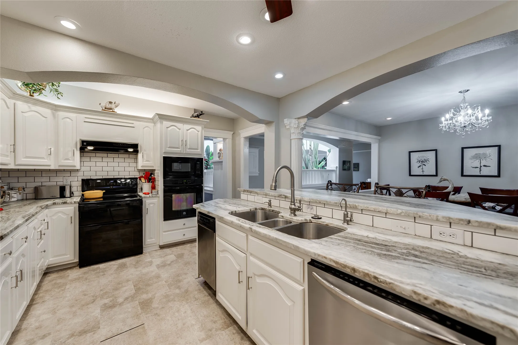 Single Family Residence For Sale in Nolan County , 1400 Sam Houston Street, Sweetwater, Texas 79556, 6 Bedroom, 8 Bathroom, 4 Garage spaces, 7,798 Sqft, built in 1912, mls#21368282, Real Estate Agent in Sweetwater, Homes For Sale in Nolan county, Homes For Sale in Sweetwater, Realtor in Sweetwater Texas, Real Estate Brokerage Independent Realty Texas, Luminita Cordes Realtor