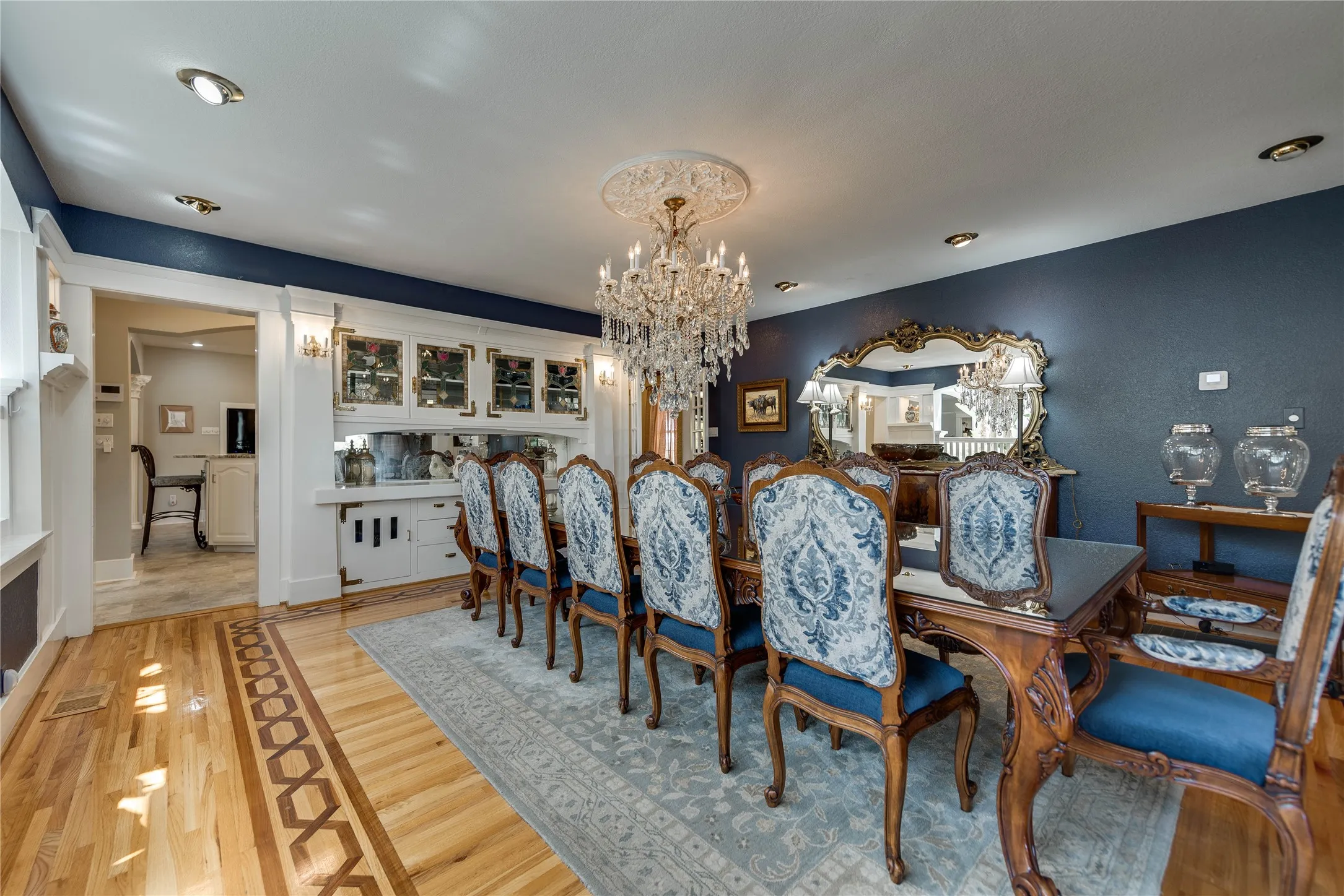 Single Family Residence For Sale in Nolan County , 1400 Sam Houston Street, Sweetwater, Texas 79556, 6 Bedroom, 8 Bathroom, 4 Garage spaces, 7,798 Sqft, built in 1912, mls#21368282, Real Estate Agent in Sweetwater, Homes For Sale in Nolan county, Homes For Sale in Sweetwater, Realtor in Sweetwater Texas, Real Estate Brokerage Independent Realty Texas, Luminita Cordes Realtor