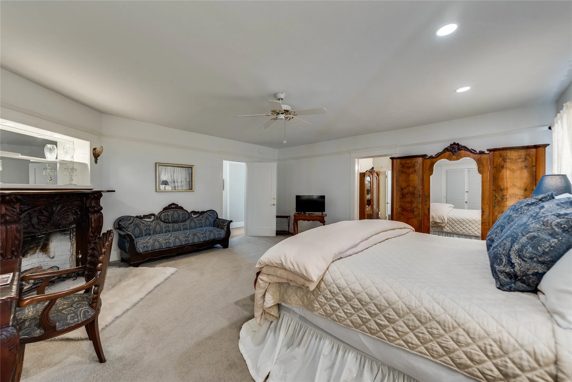 Single Family Residence For Sale in Nolan County , 1400 Sam Houston Street, Sweetwater, Texas 79556, 6 Bedroom, 8 Bathroom, 4 Garage spaces, 7,798 Sqft, built in 1912, mls#21368282, Real Estate Agent in Sweetwater, Homes For Sale in Nolan county, Homes For Sale in Sweetwater, Realtor in Sweetwater Texas, Real Estate Brokerage Independent Realty Texas, Luminita Cordes Realtor