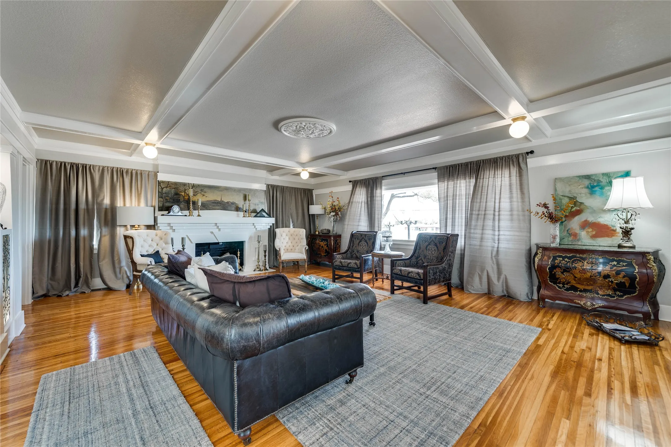 Single Family Residence For Sale in Nolan County , 1400 Sam Houston Street, Sweetwater, Texas 79556, 6 Bedroom, 8 Bathroom, 4 Garage spaces, 7,798 Sqft, built in 1912, mls#21368282, Real Estate Agent in Sweetwater, Homes For Sale in Nolan county, Homes For Sale in Sweetwater, Realtor in Sweetwater Texas, Real Estate Brokerage Independent Realty Texas, Luminita Cordes Realtor