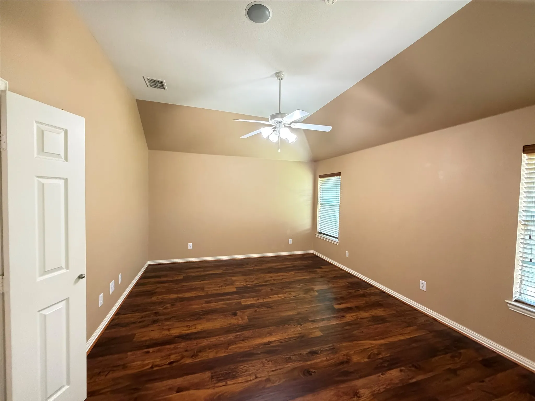 Single Family Residence For Sale in Tarrant County , 7806 Quiet Waters Drive, Arlington, Texas 76016, 3 Bedroom, 2 Bathroom, 2 Garage spaces, 1,839 Sqft, built in 2004, mls#21368225, Real Estate Agent in Arlington, Homes For Sale in Tarrant county, Homes For Sale in Arlington, Realtor in Arlington Texas, Real Estate Brokerage Independent Realty Texas, Luminita Cordes Realtor