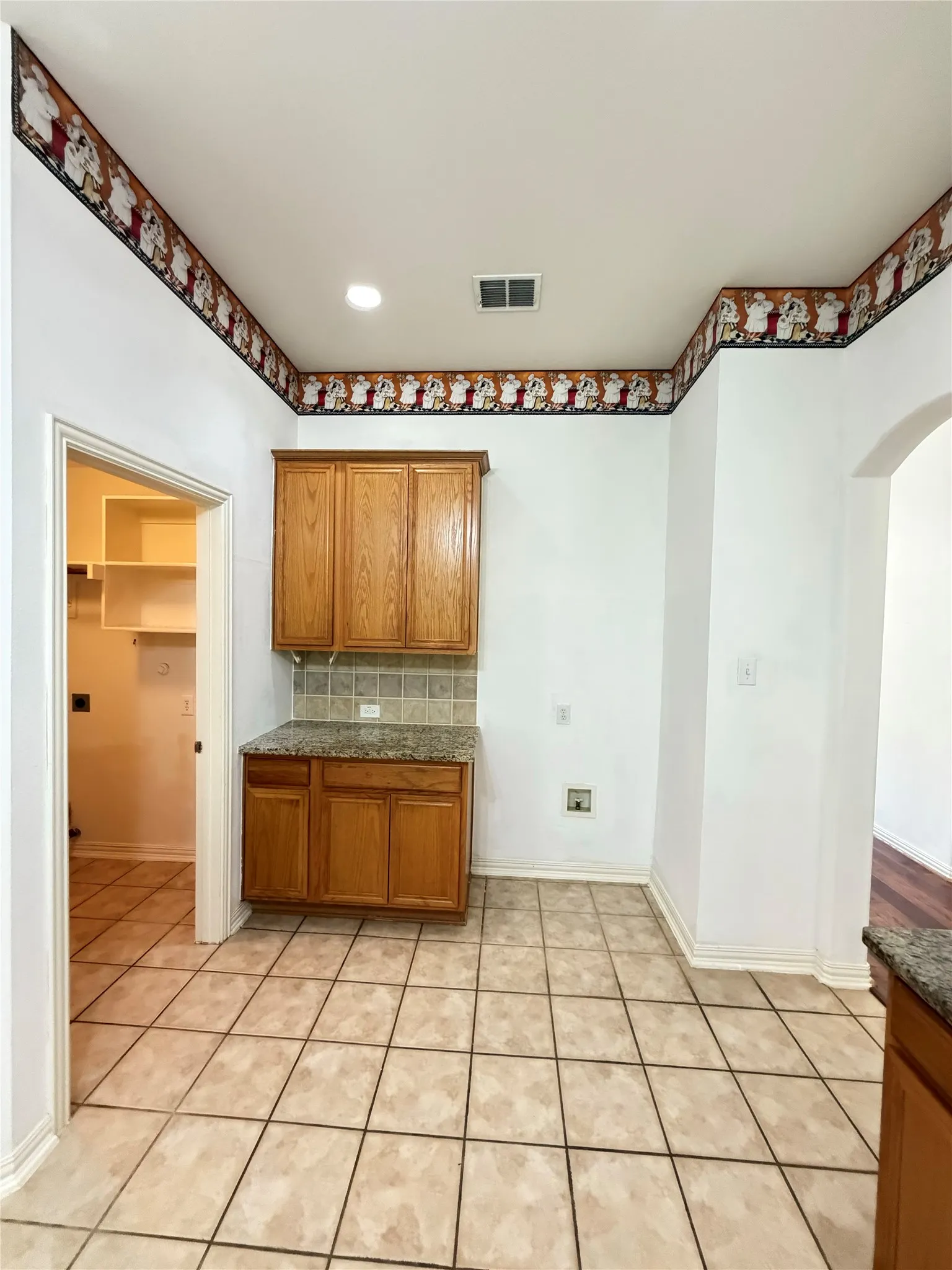 Single Family Residence For Sale in Tarrant County , 7806 Quiet Waters Drive, Arlington, Texas 76016, 3 Bedroom, 2 Bathroom, 2 Garage spaces, 1,839 Sqft, built in 2004, mls#21368225, Real Estate Agent in Arlington, Homes For Sale in Tarrant county, Homes For Sale in Arlington, Realtor in Arlington Texas, Real Estate Brokerage Independent Realty Texas, Luminita Cordes Realtor