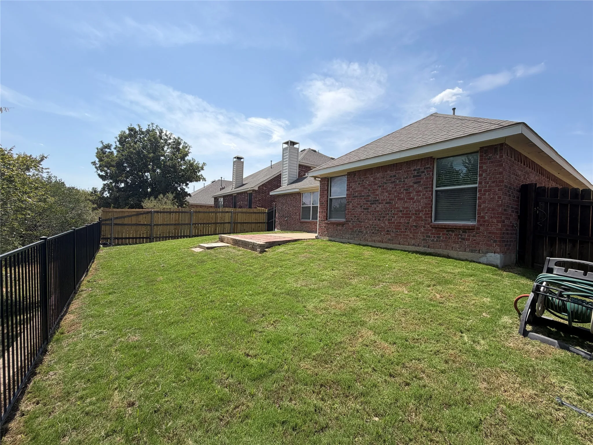 Single Family Residence For Sale in Tarrant County , 7806 Quiet Waters Drive, Arlington, Texas 76016, 3 Bedroom, 2 Bathroom, 2 Garage spaces, 1,839 Sqft, built in 2004, mls#21368225, Real Estate Agent in Arlington, Homes For Sale in Tarrant county, Homes For Sale in Arlington, Realtor in Arlington Texas, Real Estate Brokerage Independent Realty Texas, Luminita Cordes Realtor
