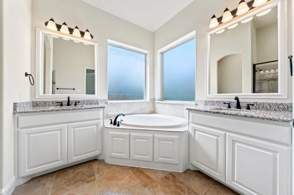 Single Family Residence For Sale in Rockwall County , 808 Knox Drive, Rockwall, Texas 75087, 3 Bedroom, 2 Bathroom, 2 Garage spaces, 2,355 Sqft, built in 2017, mls#21368081, Real Estate Agent in Rockwall, Homes For Sale in Rockwall county, Homes For Sale in Rockwall, Realtor in Rockwall Texas, Real Estate Brokerage Independent Realty Texas, Luminita Cordes Realtor