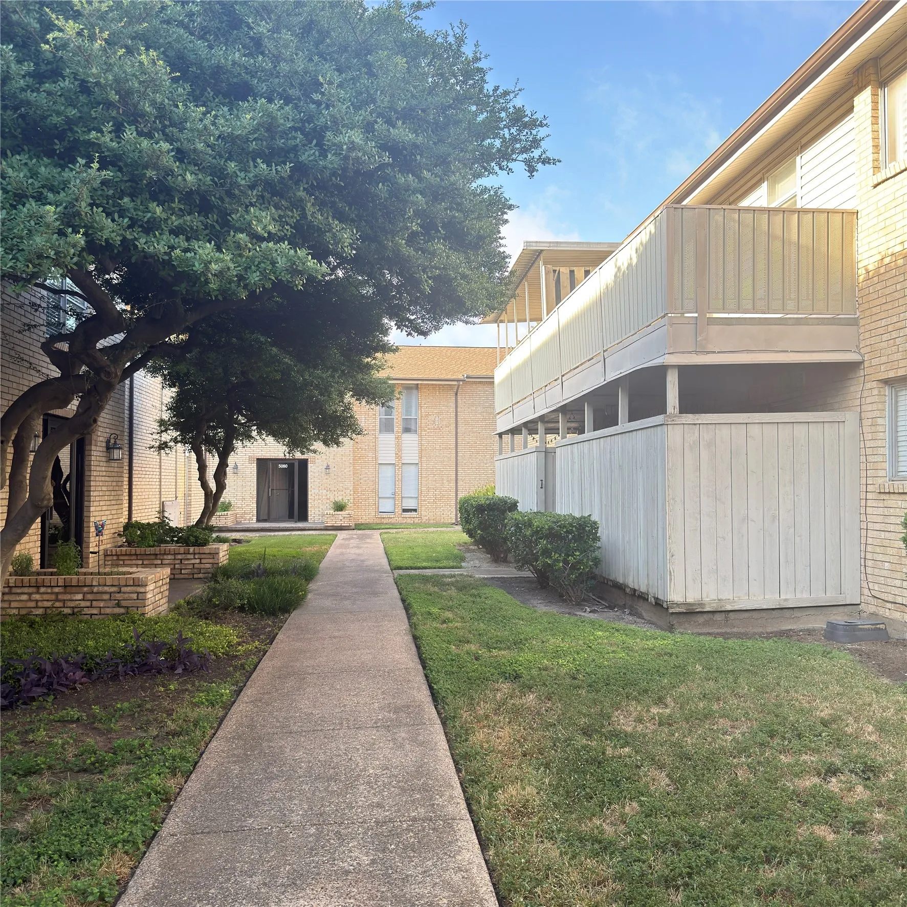 Condominium For Rent in Dallas County , 5084 Matilda Street 219, Dallas, Texas 75206, 2 Bedroom, 2 Bathroom, Garage spaces, 1,038 Sqft, built in 1969, mls#21351444, Real Estate Agent in Dallas, Homes For Rent in Dallas county, Homes For Rent in Dallas, Realtor in Dallas Texas, Real Estate Brokerage Independent Realty Texas, Luminita Cordes Realtor