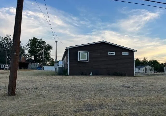 Manufactured Home For Sale in Knox County , 209 N Avenue C, Knox City, Texas 79529, 3 Bedroom, 2 Bathroom, Garage spaces, 2,014 Sqft, built in 2017, mls#21368272, Real Estate Agent in Knox City, Homes For Sale in Knox county, Homes For Sale in Knox City, Realtor in Knox City Texas, Real Estate Brokerage Independent Realty Texas, Luminita Cordes Realtor