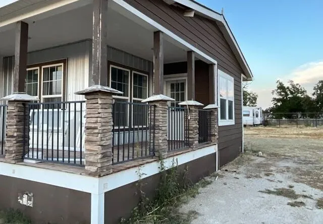 Manufactured Home For Sale in Knox County , 209 N Avenue C, Knox City, Texas 79529, 3 Bedroom, 2 Bathroom, Garage spaces, 2,014 Sqft, built in 2017, mls#21368272, Real Estate Agent in Knox City, Homes For Sale in Knox county, Homes For Sale in Knox City, Realtor in Knox City Texas, Real Estate Brokerage Independent Realty Texas, Luminita Cordes Realtor