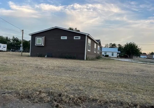 Manufactured Home For Sale in Knox County , 209 N Avenue C, Knox City, Texas 79529, 3 Bedroom, 2 Bathroom, Garage spaces, 2,014 Sqft, built in 2017, mls#21368272, Real Estate Agent in Knox City, Homes For Sale in Knox county, Homes For Sale in Knox City, Realtor in Knox City Texas, Real Estate Brokerage Independent Realty Texas, Luminita Cordes Realtor