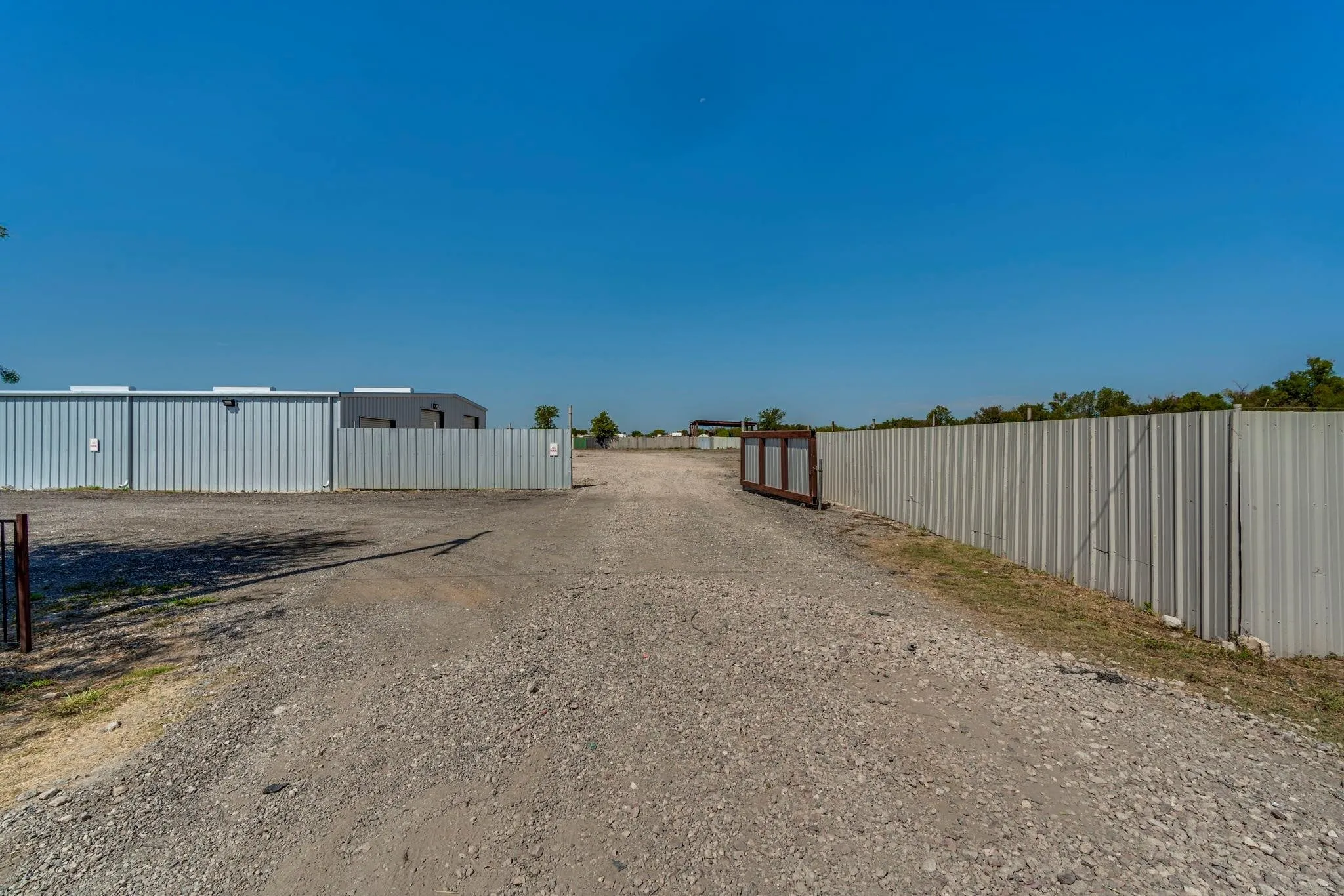 Improved Land For Sale in Ellis County , 3026 S Highway 77, Waxahachie, Texas 75165, 0, 0, Garage spaces, 0 Sqft, built in 2006, Price $2,950,000, mls#21368296, Real Estate Agent in Waxahachie, Homes For Sale in Ellis county, Homes For Sale in Waxahachie, Realtor in Waxahachie Texas, Real Estate Brokerage Independent Realty Texas, Luminita Cordes Realtor