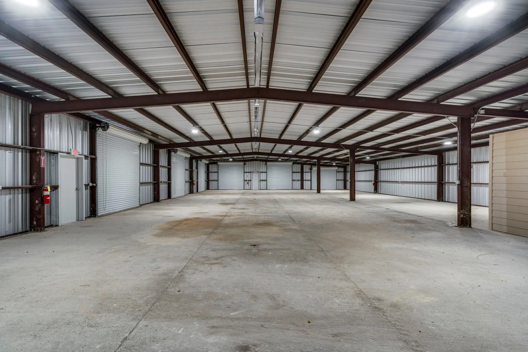 Improved Land For Sale in Ellis County , 3026 S Highway 77, Waxahachie, Texas 75165, 0, 0, Garage spaces, 0 Sqft, built in 2006, Price $2,950,000, mls#21368296, Real Estate Agent in Waxahachie, Homes For Sale in Ellis county, Homes For Sale in Waxahachie, Realtor in Waxahachie Texas, Real Estate Brokerage Independent Realty Texas, Luminita Cordes Realtor