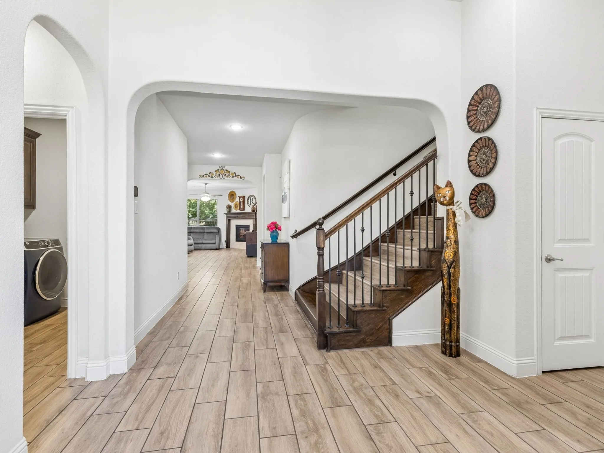Single Family Residence For Sale in Denton County , 985 E Villas Court, Lewisville, Texas 75067, 3 Bedroom, 3 Bathroom, 3 Garage spaces, 2,825 Sqft, built in 2020, mls#21349015, Real Estate Agent in Lewisville, Homes For Sale in Denton county, Homes For Sale in Lewisville, Realtor in Lewisville Texas, Real Estate Brokerage Independent Realty Texas, Luminita Cordes Realtor