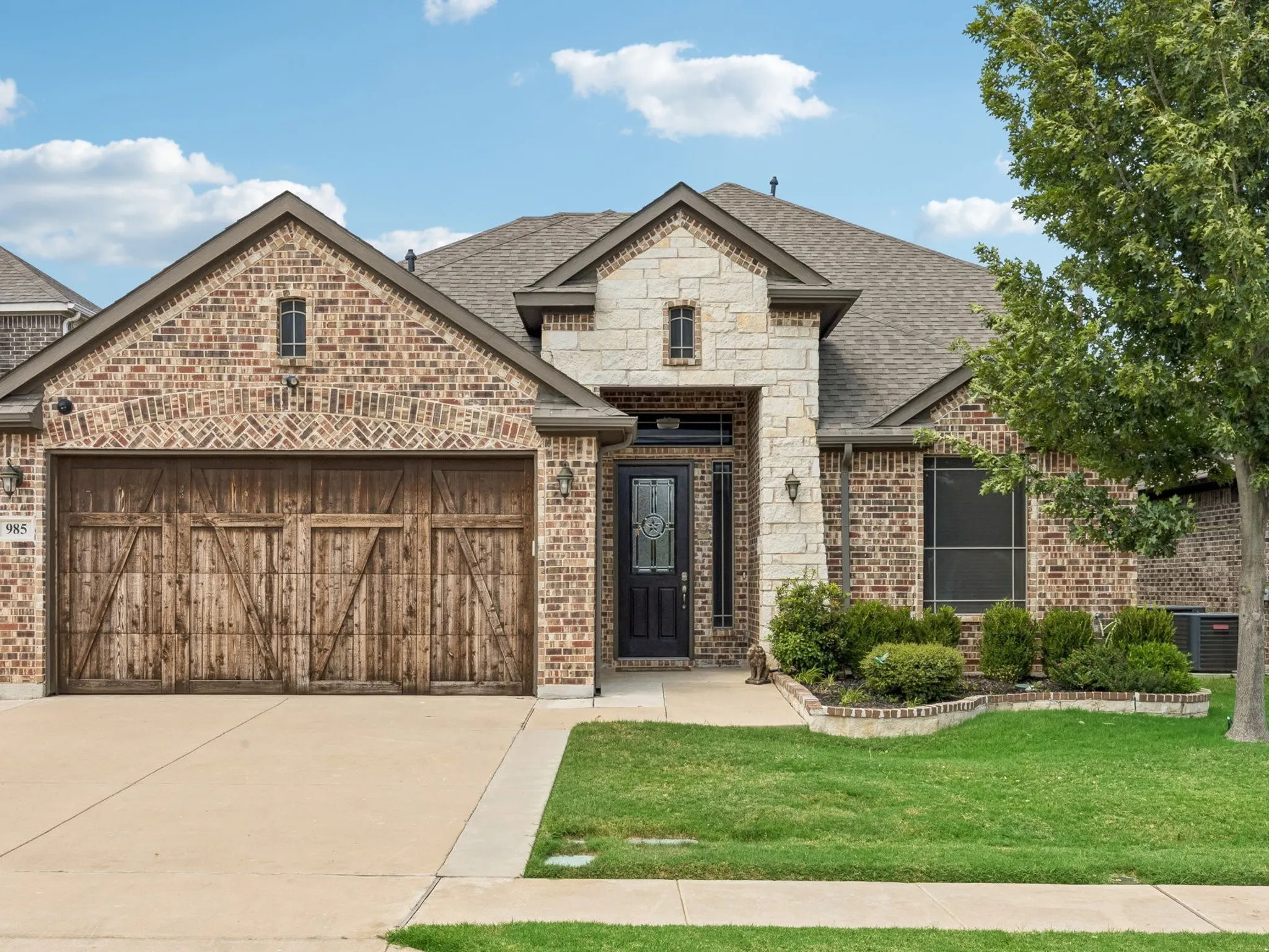 Single Family Residence For Sale in Denton County , 985 E Villas Court, Lewisville, Texas 75067, 3 Bedroom, 3 Bathroom, 3 Garage spaces, 2,825 Sqft, built in 2020, mls#21349015, Real Estate Agent in Lewisville, Homes For Sale in Denton county, Homes For Sale in Lewisville, Realtor in Lewisville Texas, Real Estate Brokerage Independent Realty Texas, Luminita Cordes Realtor