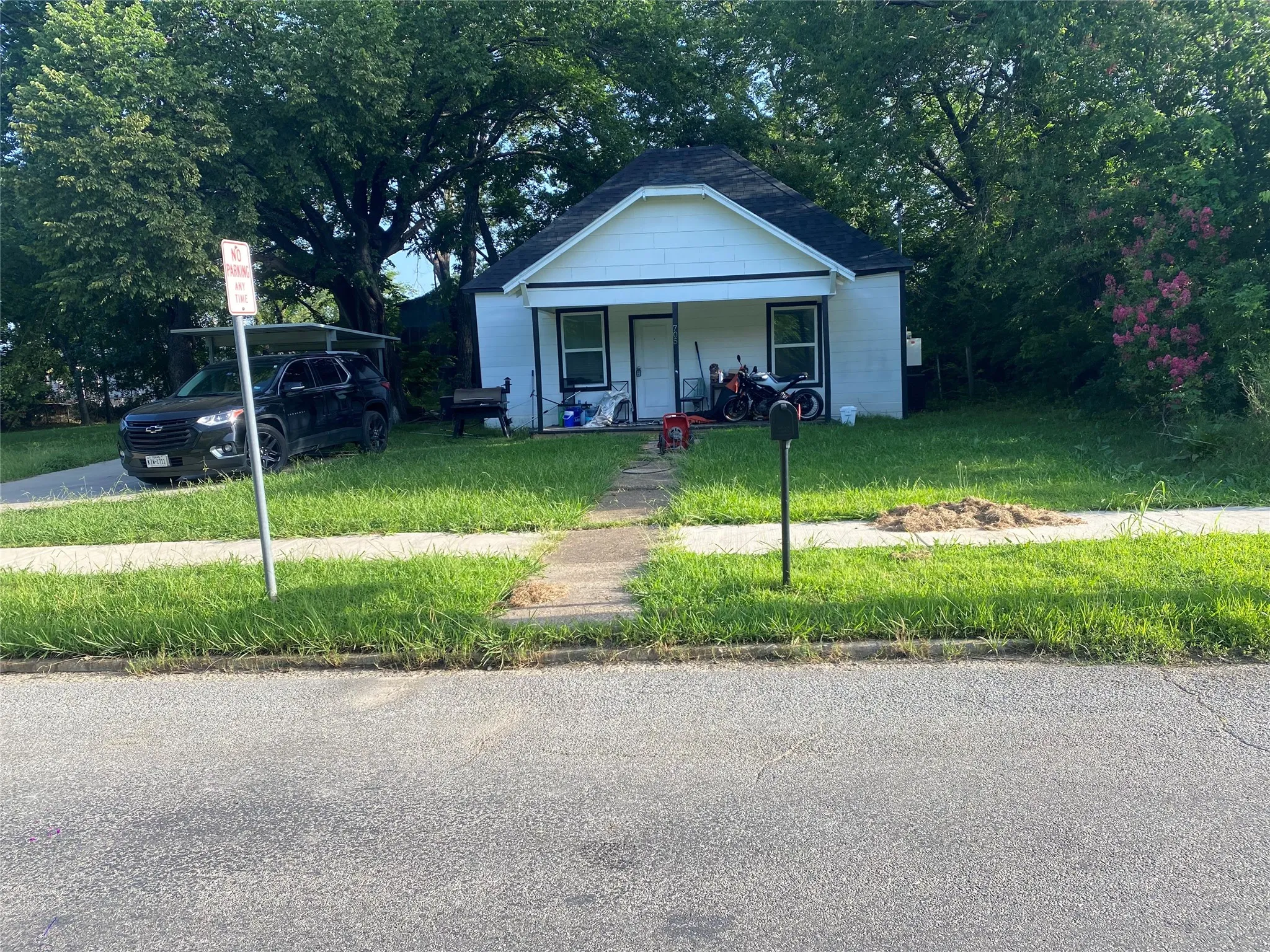 Single Family Residence For Rent in Grayson County , 705 E Jones Street, Sherman, Texas 75090, 3 Bedroom, 2 Bathroom, Garage spaces, 1,016 Sqft, built in 1930, mls#21368297, Real Estate Agent in Sherman, Homes For Rent in Grayson county, Homes For Rent in Sherman, Realtor in Sherman Texas, Real Estate Brokerage Independent Realty Texas, Luminita Cordes Realtor