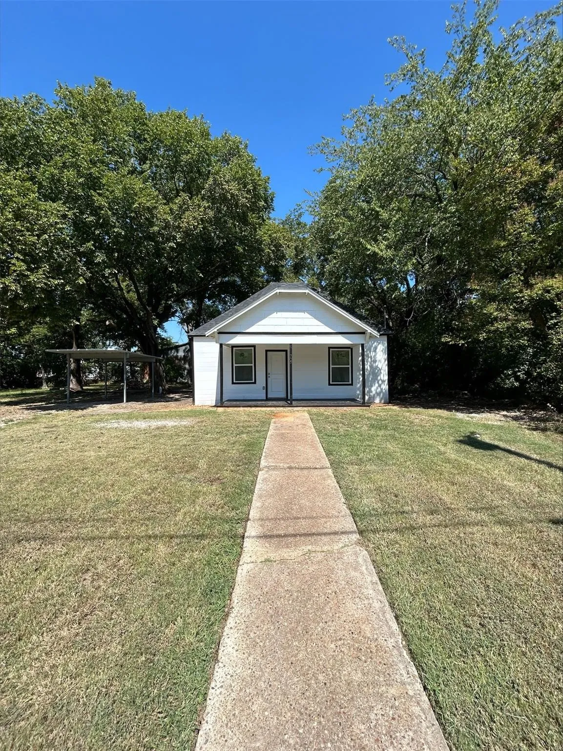 Single Family Residence For Rent in Grayson County , 705 E Jones Street, Sherman, Texas 75090, 3 Bedroom, 2 Bathroom, Garage spaces, 1,016 Sqft, built in 1930, mls#21368297, Real Estate Agent in Sherman, Homes For Rent in Grayson county, Homes For Rent in Sherman, Realtor in Sherman Texas, Real Estate Brokerage Independent Realty Texas, Luminita Cordes Realtor