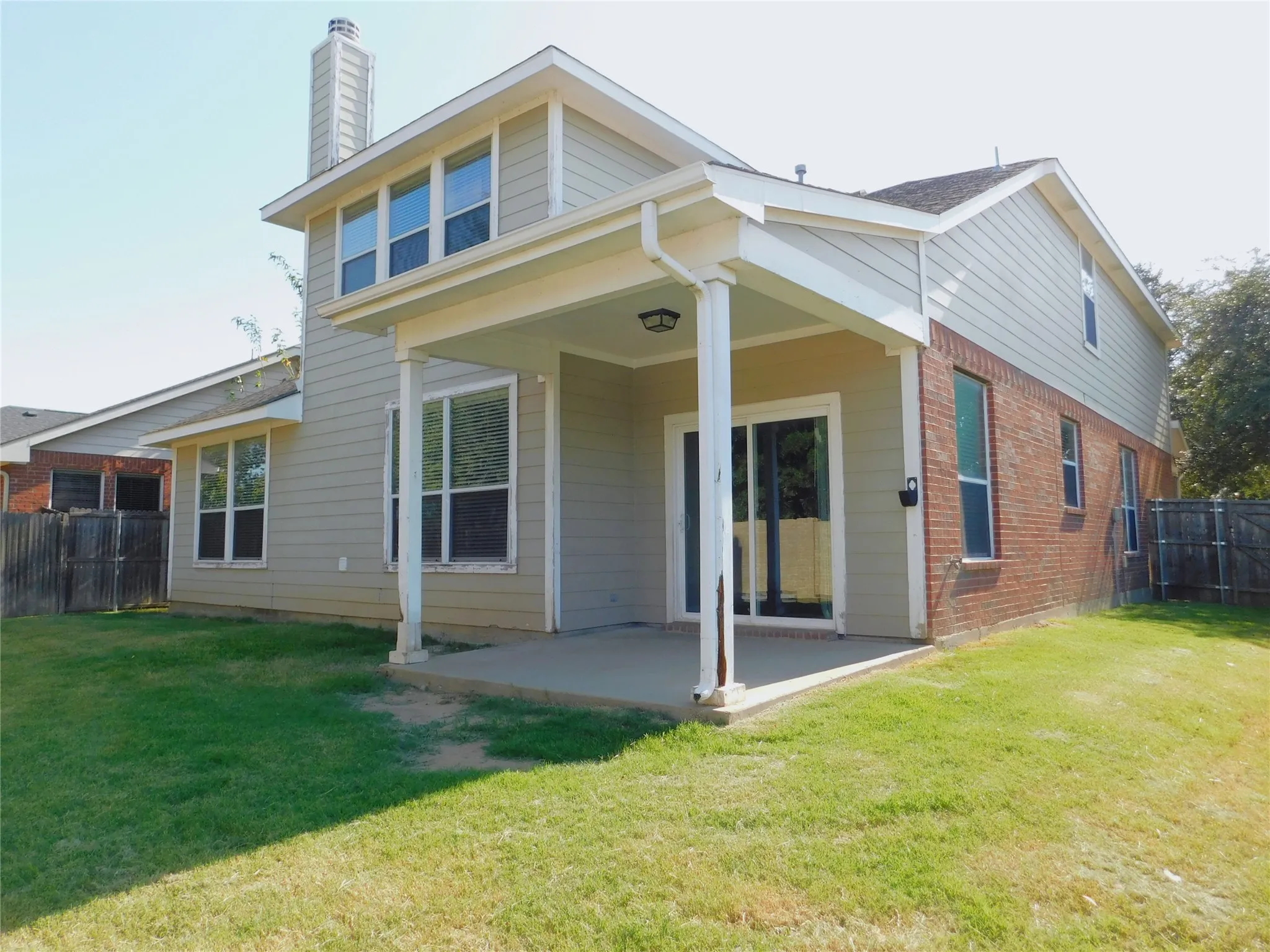 Single Family Residence For Sale in Denton County , 316 Hummingbird Drive, Little Elm, Texas 75068, 4 Bedroom, 4 Bathroom, 2 Garage spaces, 2,928 Sqft, built in 2006, Price $349,900, mls#21368242, Real Estate Agent in Little Elm, Homes For Sale in Denton county, Homes For Sale in Little Elm, Realtor in Little Elm Texas, Real Estate Brokerage Independent Realty Texas, Luminita Cordes Realtor