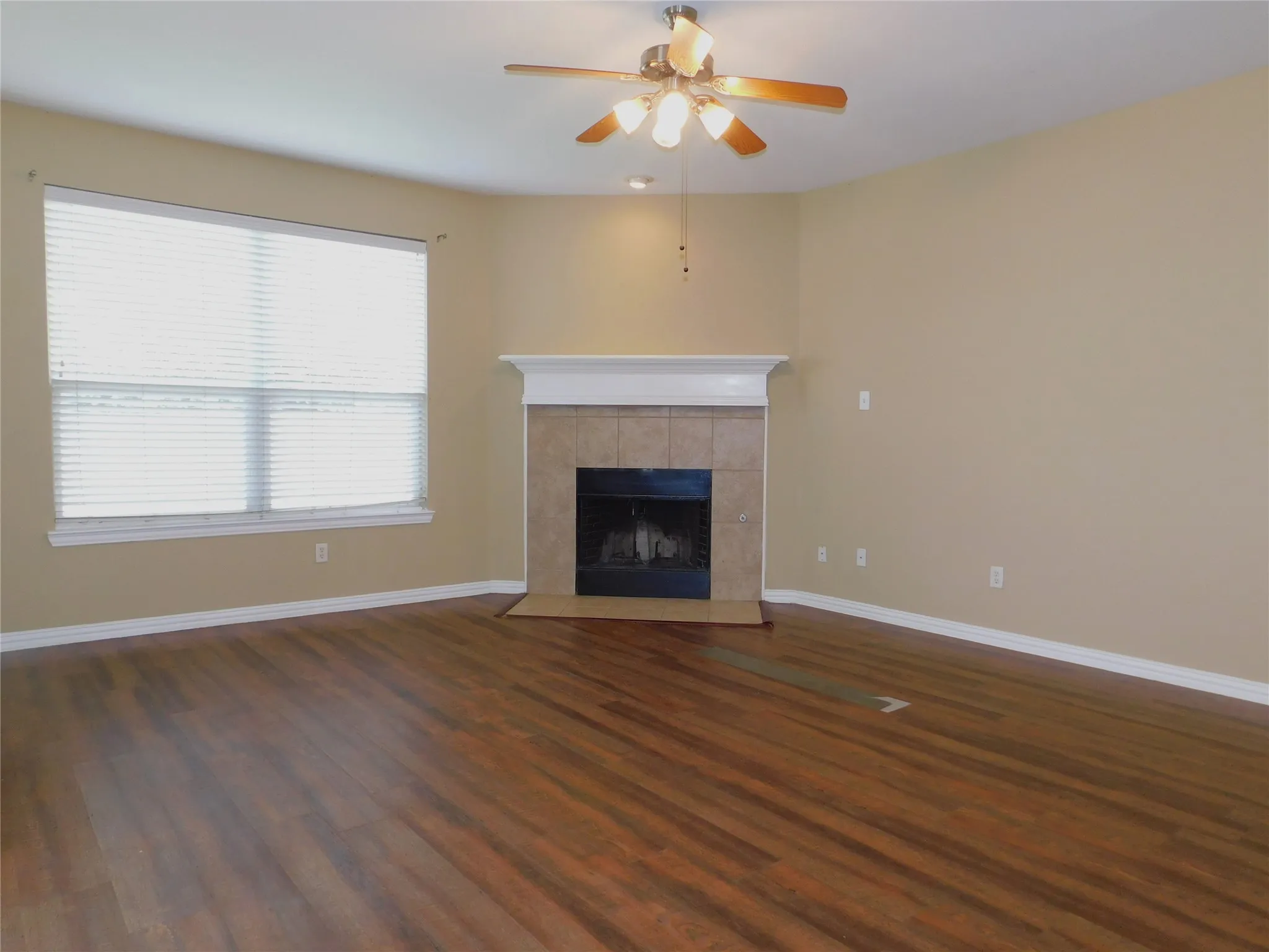 Single Family Residence For Sale in Denton County , 316 Hummingbird Drive, Little Elm, Texas 75068, 4 Bedroom, 4 Bathroom, 2 Garage spaces, 2,928 Sqft, built in 2006, Price $349,900, mls#21368242, Real Estate Agent in Little Elm, Homes For Sale in Denton county, Homes For Sale in Little Elm, Realtor in Little Elm Texas, Real Estate Brokerage Independent Realty Texas, Luminita Cordes Realtor