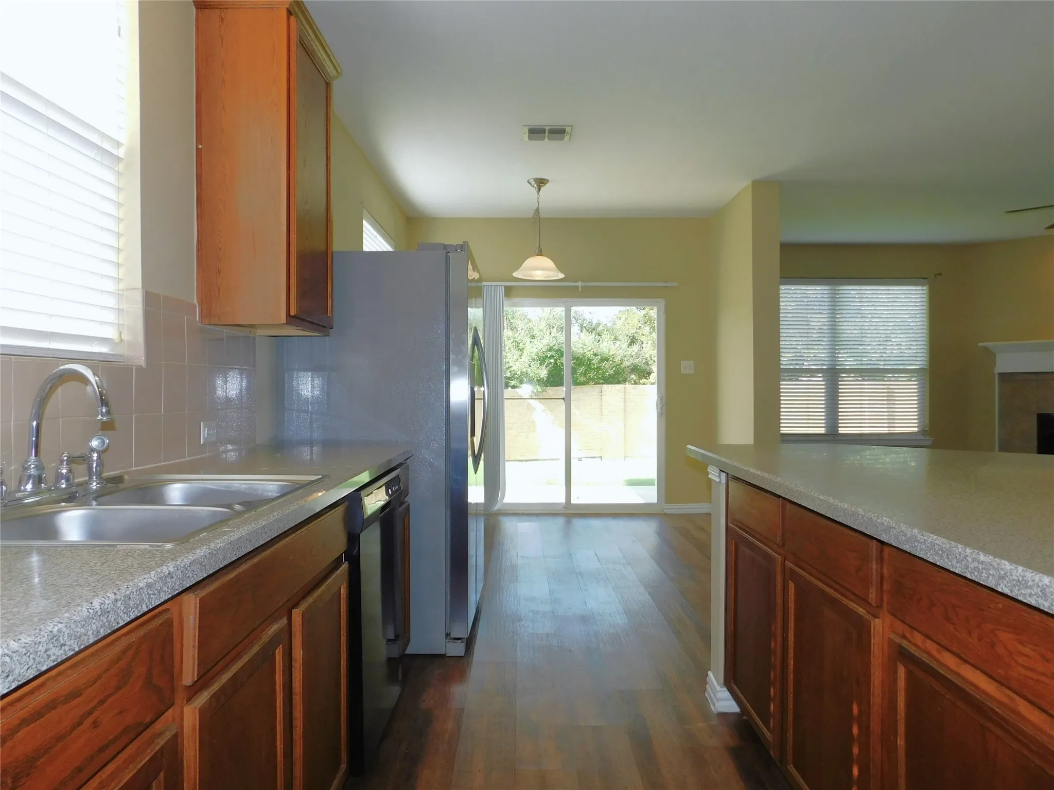 Single Family Residence For Sale in Denton County , 316 Hummingbird Drive, Little Elm, Texas 75068, 4 Bedroom, 4 Bathroom, 2 Garage spaces, 2,928 Sqft, built in 2006, Price $349,900, mls#21368242, Real Estate Agent in Little Elm, Homes For Sale in Denton county, Homes For Sale in Little Elm, Realtor in Little Elm Texas, Real Estate Brokerage Independent Realty Texas, Luminita Cordes Realtor