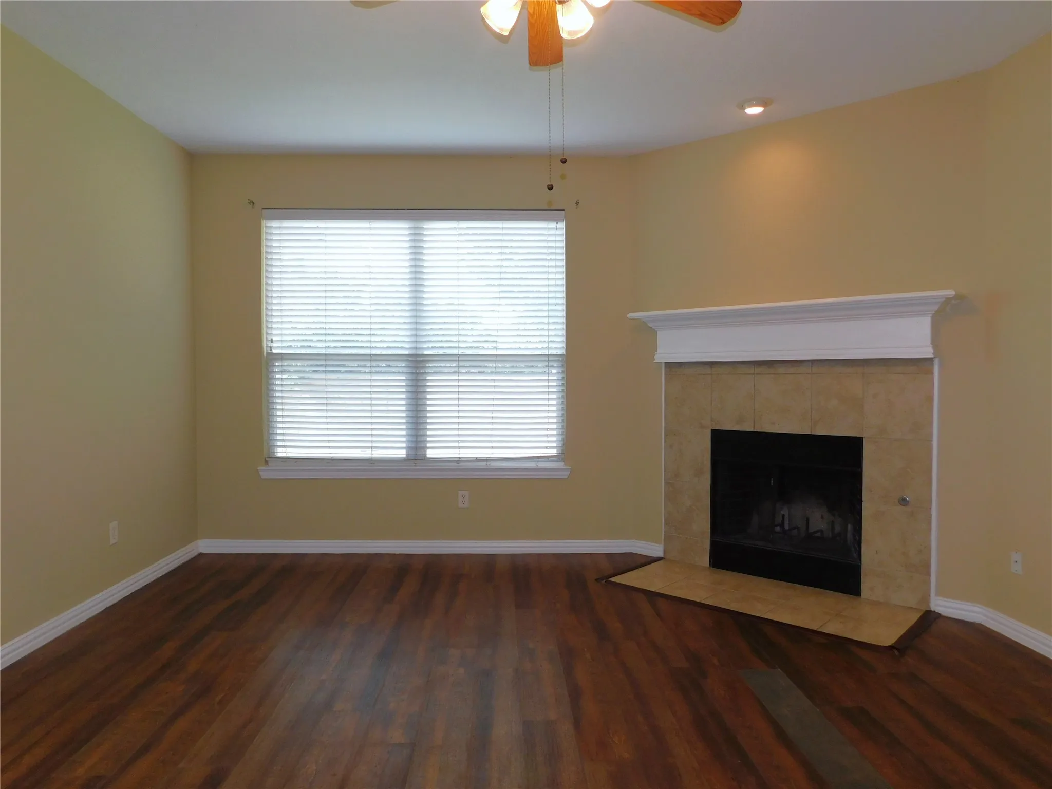 Single Family Residence For Sale in Denton County , 316 Hummingbird Drive, Little Elm, Texas 75068, 4 Bedroom, 4 Bathroom, 2 Garage spaces, 2,928 Sqft, built in 2006, Price $349,900, mls#21368242, Real Estate Agent in Little Elm, Homes For Sale in Denton county, Homes For Sale in Little Elm, Realtor in Little Elm Texas, Real Estate Brokerage Independent Realty Texas, Luminita Cordes Realtor