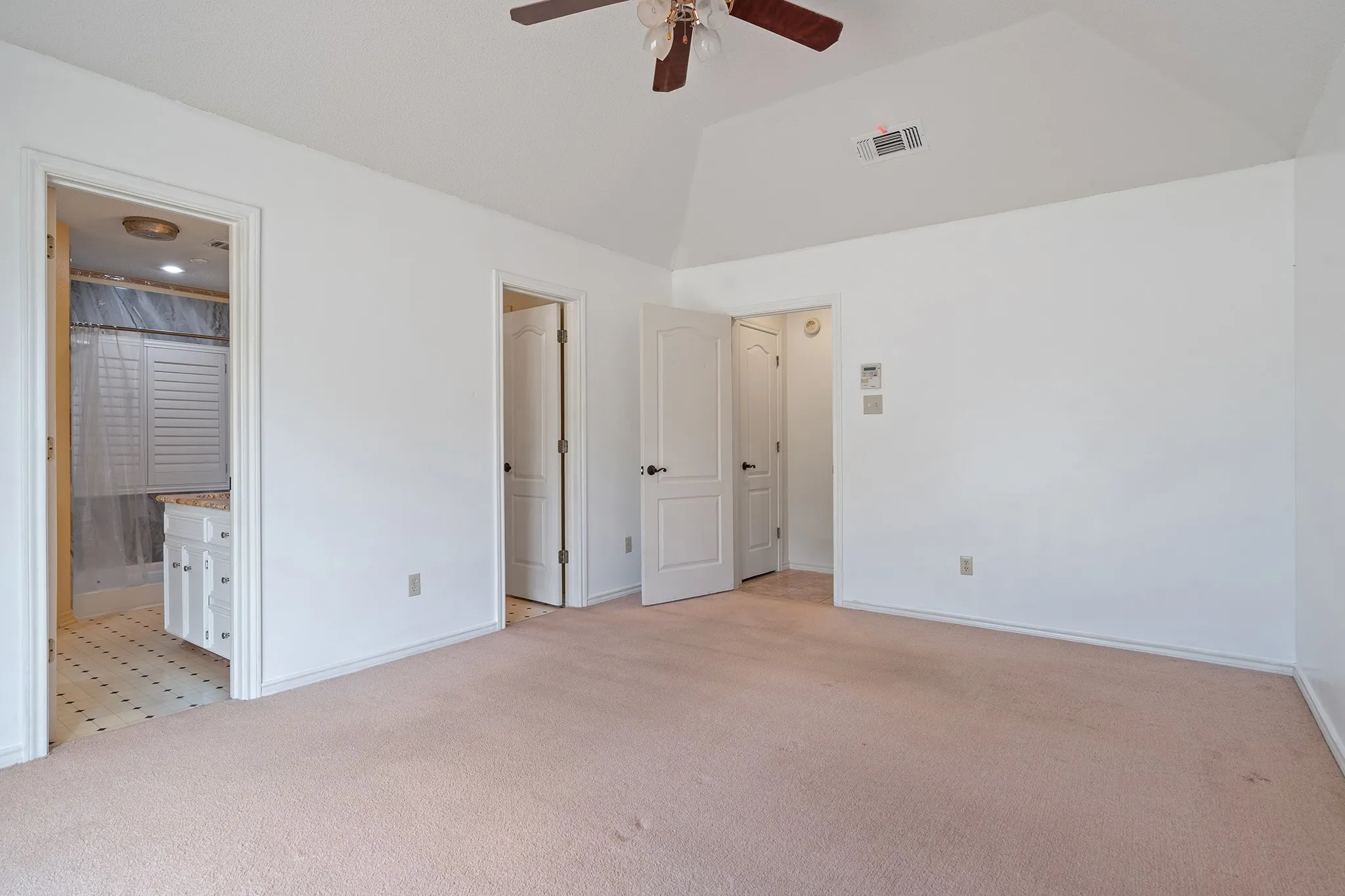 Primary BR toward en suite bath