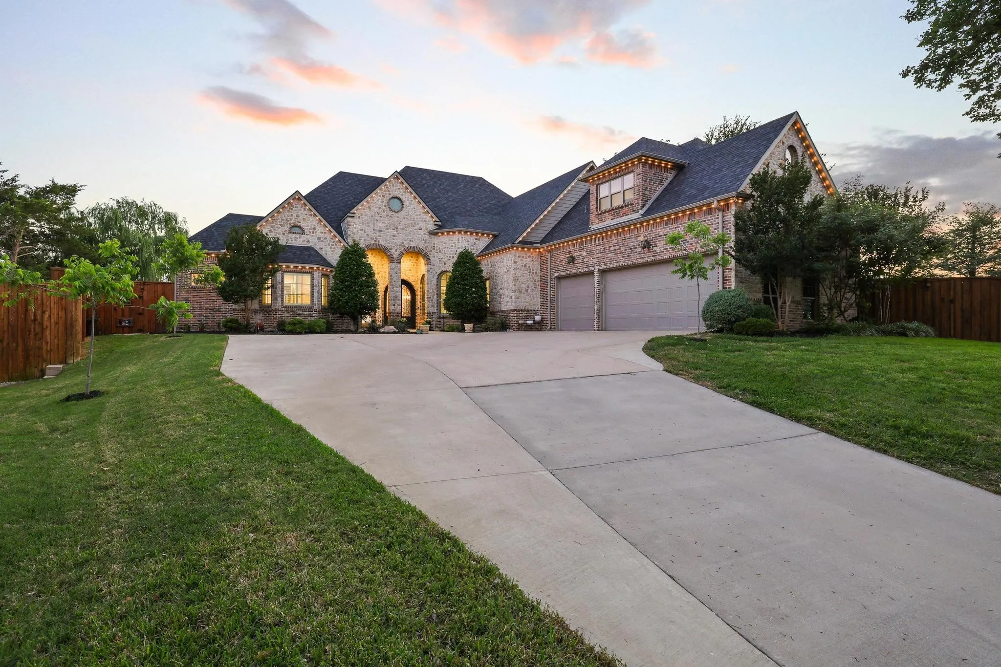 Single Family Residence For Sale in Grayson County , 1702 Verdi Lane, Sherman, Texas 75090, 3 Bedroom, 5 Bathroom, 3 Garage spaces, 3,905 Sqft, built in 2017, mls#21368227, Real Estate Agent in Sherman, Homes For Sale in Grayson county, Homes For Sale in Sherman, Realtor in Sherman Texas, Real Estate Brokerage Independent Realty Texas, Luminita Cordes Realtor