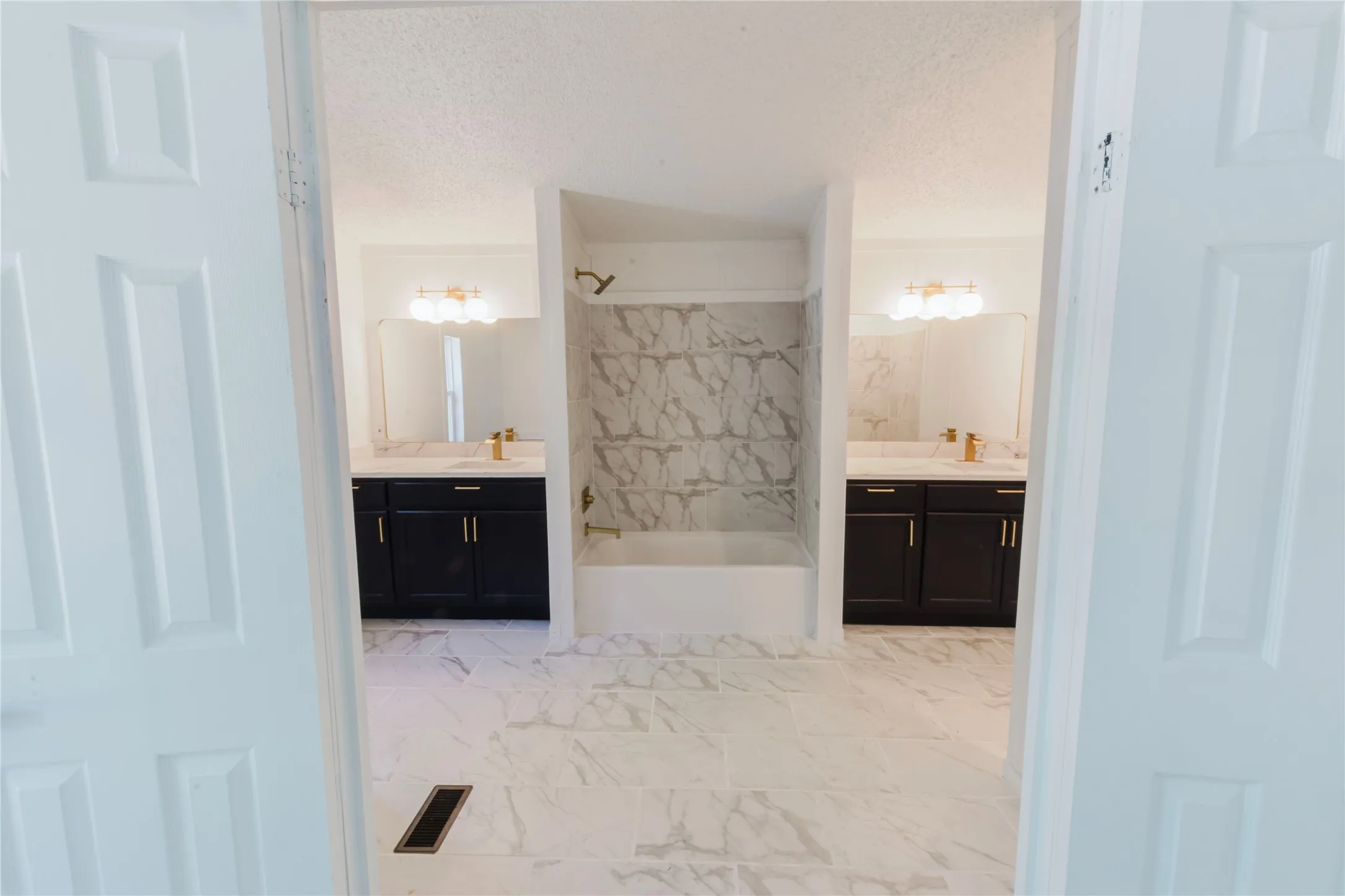 Mobile Home For Sale in Johnson County , 9800 2nd Street, Joshua, Texas 76058, 4 Bedroom, 2 Bathroom, Garage spaces, 2,128 Sqft, built in 1990, mls#21368289, Real Estate Agent in Joshua, Homes For Sale in Johnson county, Homes For Sale in Joshua, Realtor in Joshua Texas, Real Estate Brokerage Independent Realty Texas, Luminita Cordes Realtor