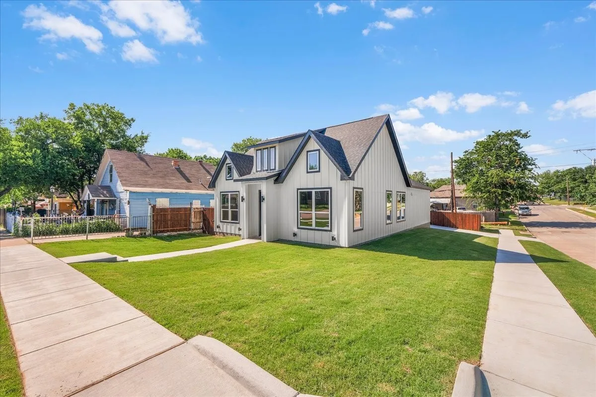 Single Family Residence For Sale in Tarrant County , 3021 Avenue J, Fort Worth, Texas 76105, 3 Bedroom, 2 Bathroom, 2 Garage spaces, 1,818 Sqft, built in 2026, mls#21368328, Real Estate Agent in Fort Worth, Homes For Sale in Tarrant county, Homes For Sale in Fort Worth, Realtor in Fort Worth Texas, Real Estate Brokerage Independent Realty Texas, Luminita Cordes Realtor